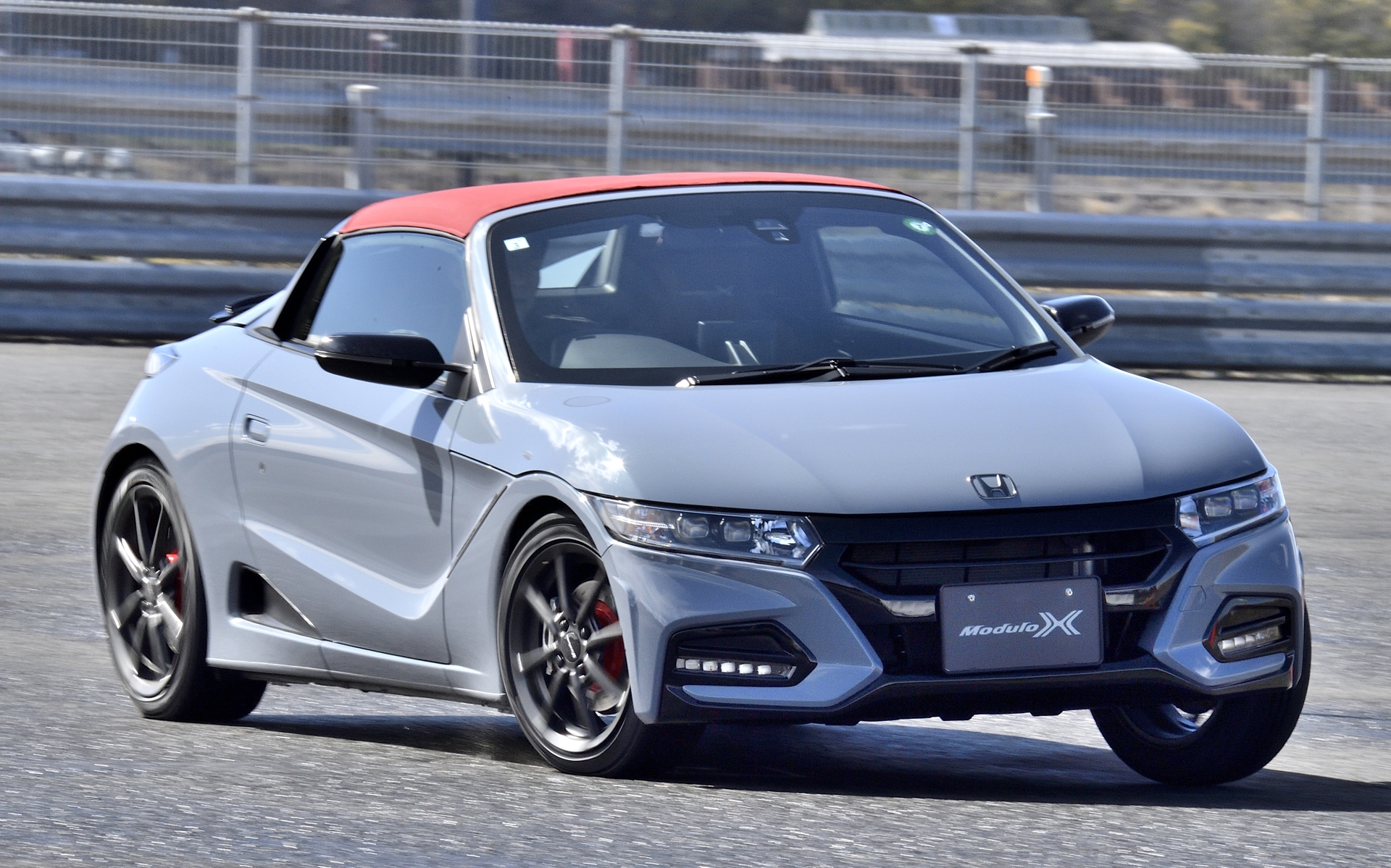 やはりコンプリートカーの走りは、さらに上質なものだった