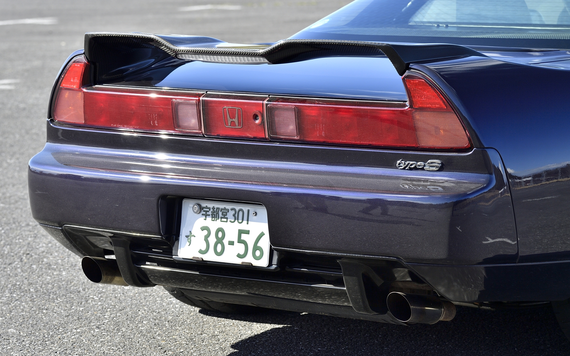 ドライカーボン製のModuloトランクスポイラー（当時の価格は78万円）