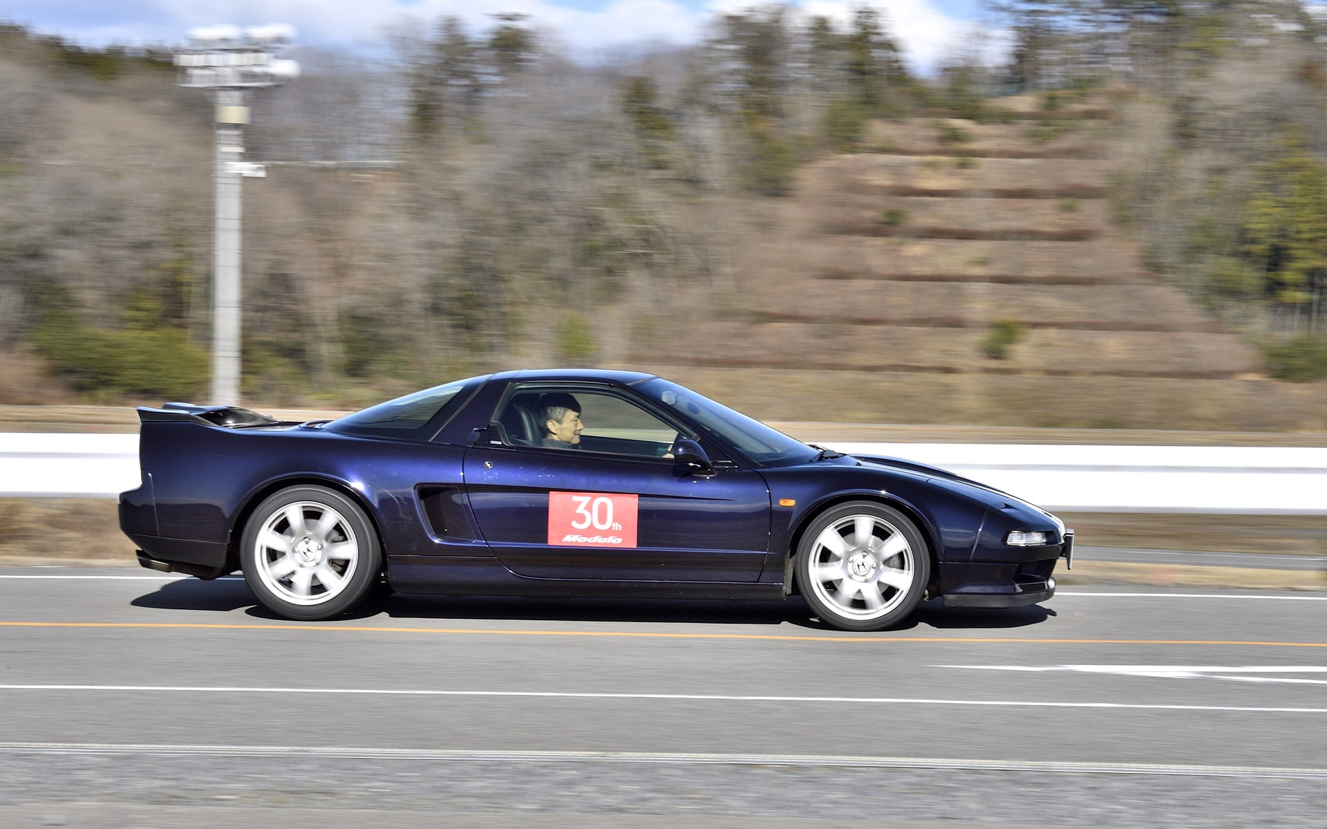 サスペンションは、前後5段階の減衰力調整機構を備えるModuloスポーツサスペンション（当時の価格は27万8000円）を装着している