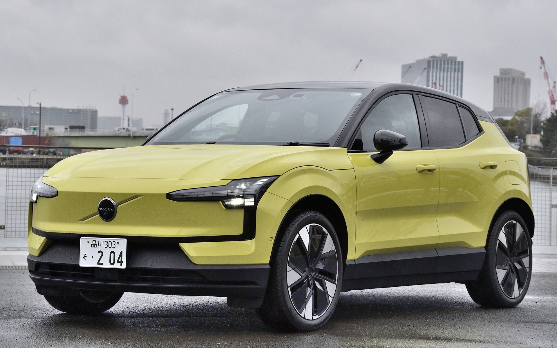 ボディサイズは4235×1835×1550mm（全長×全幅×全高）、ホイールベースは2650mm、最低地上高は175mm、車両重量1790kg、最小回転半径は5.4m