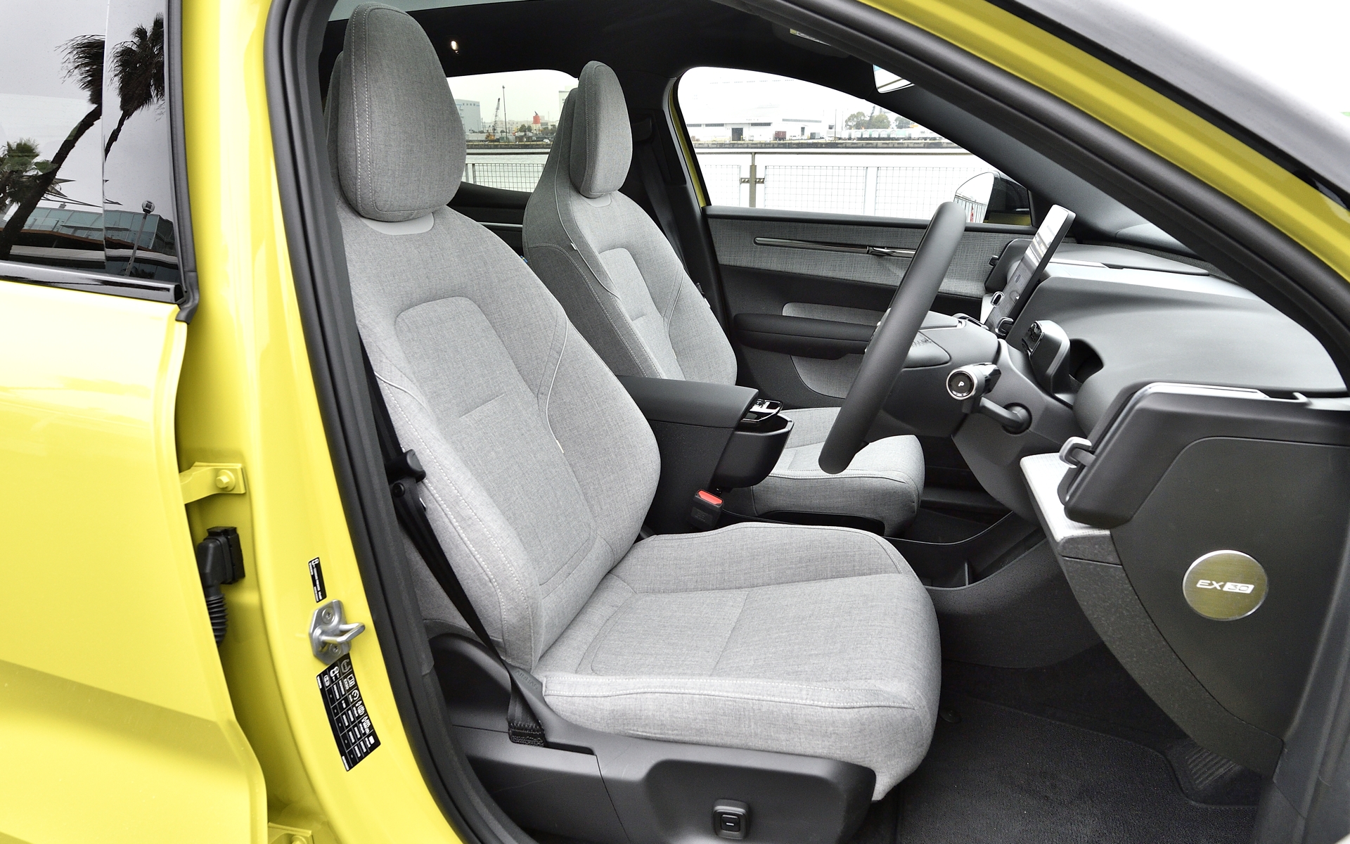 前席はシートヒーター内蔵