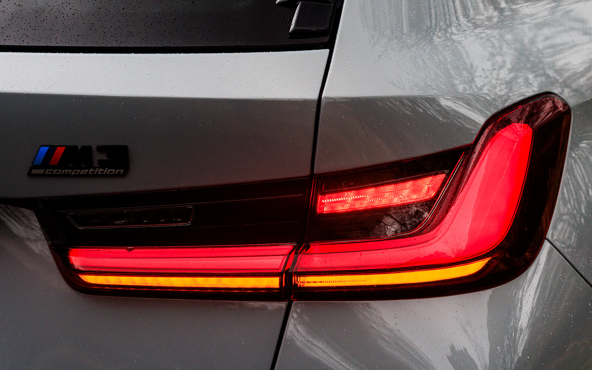 リアコンビランプの点灯状態