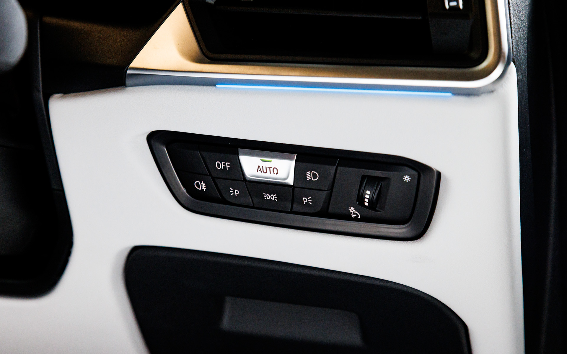 ライト関連はボタン式