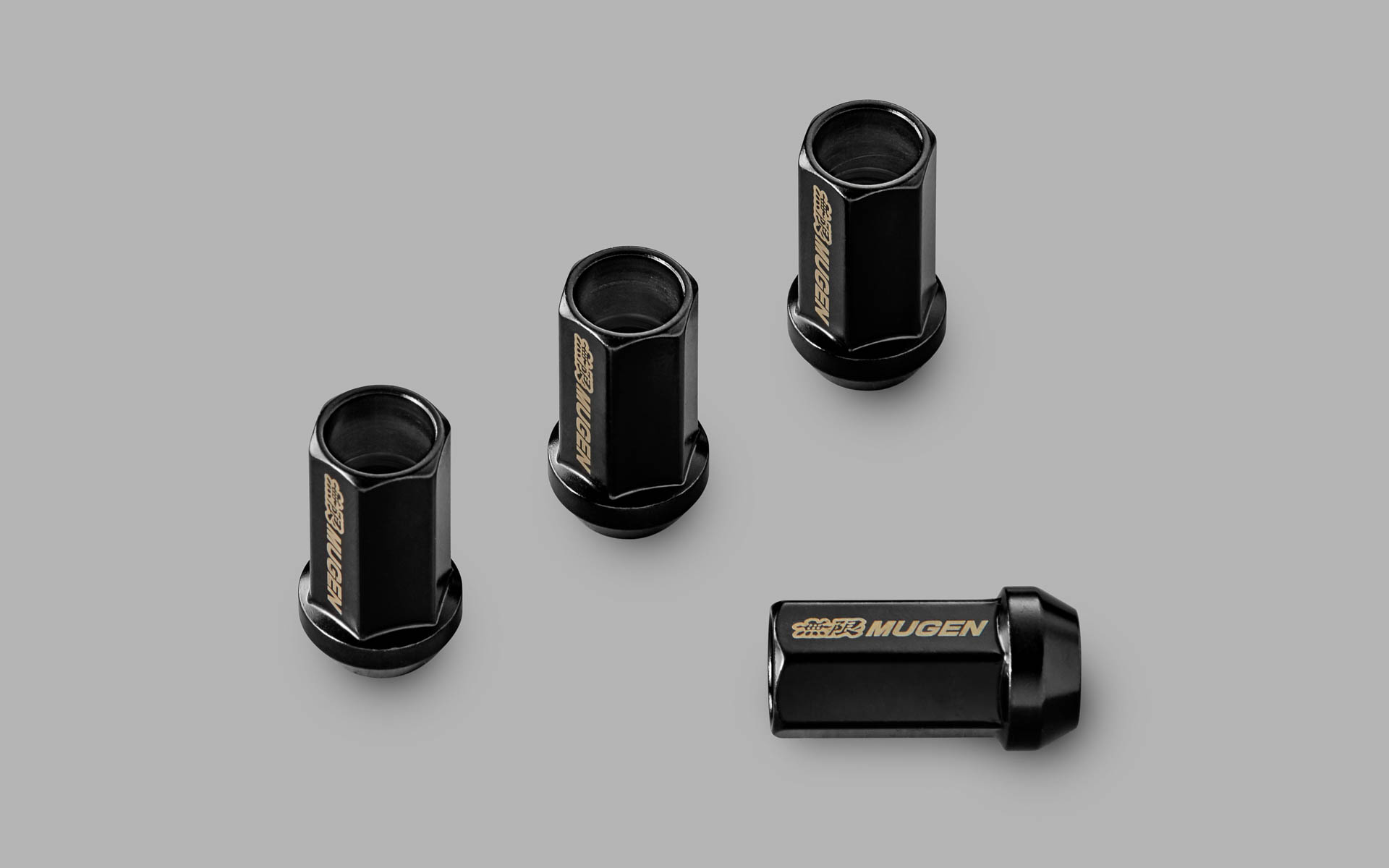 「レーシングナット」（価格：5500円/4本、8月下旬発売予定）。高強度のSCM435（クロムモリブデン鋼）を採用。貫通タイプとすることでスポーティな足まわりを演出する