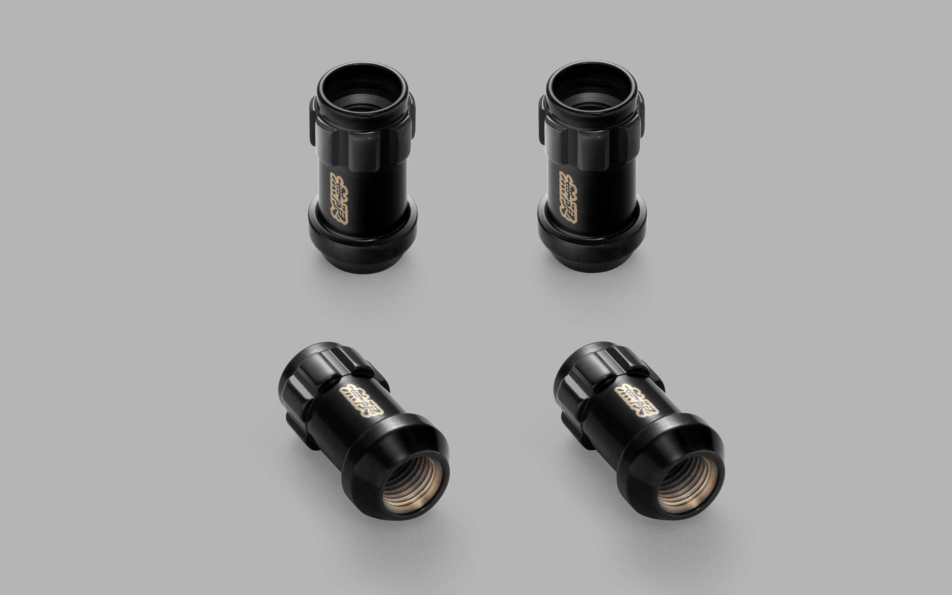 「レーシングロックナット」（価格：6600円/4本、8月下旬発売予定）。SCM435を採用。L=44mm、キーアダプター同梱