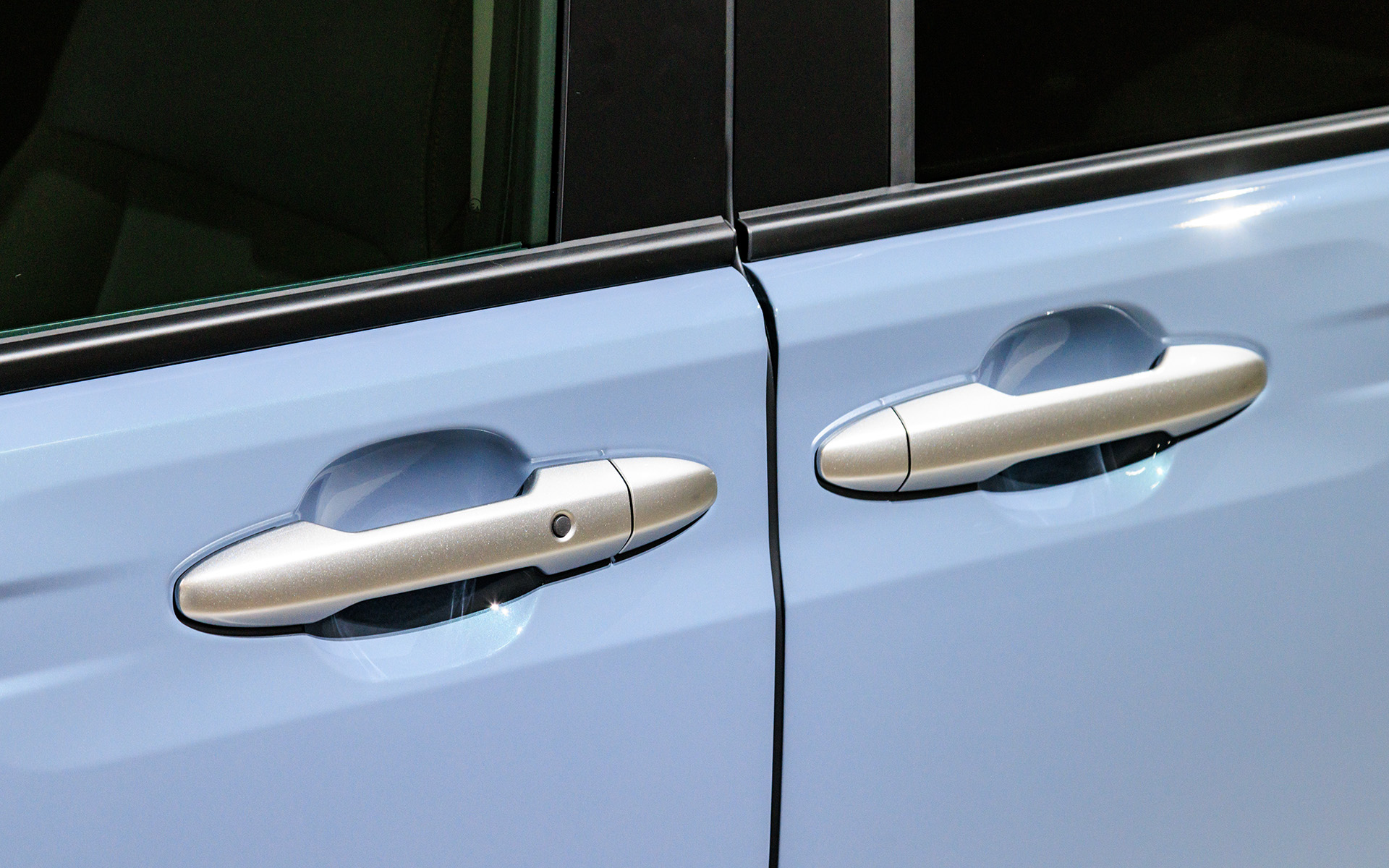 ドアノブも同様