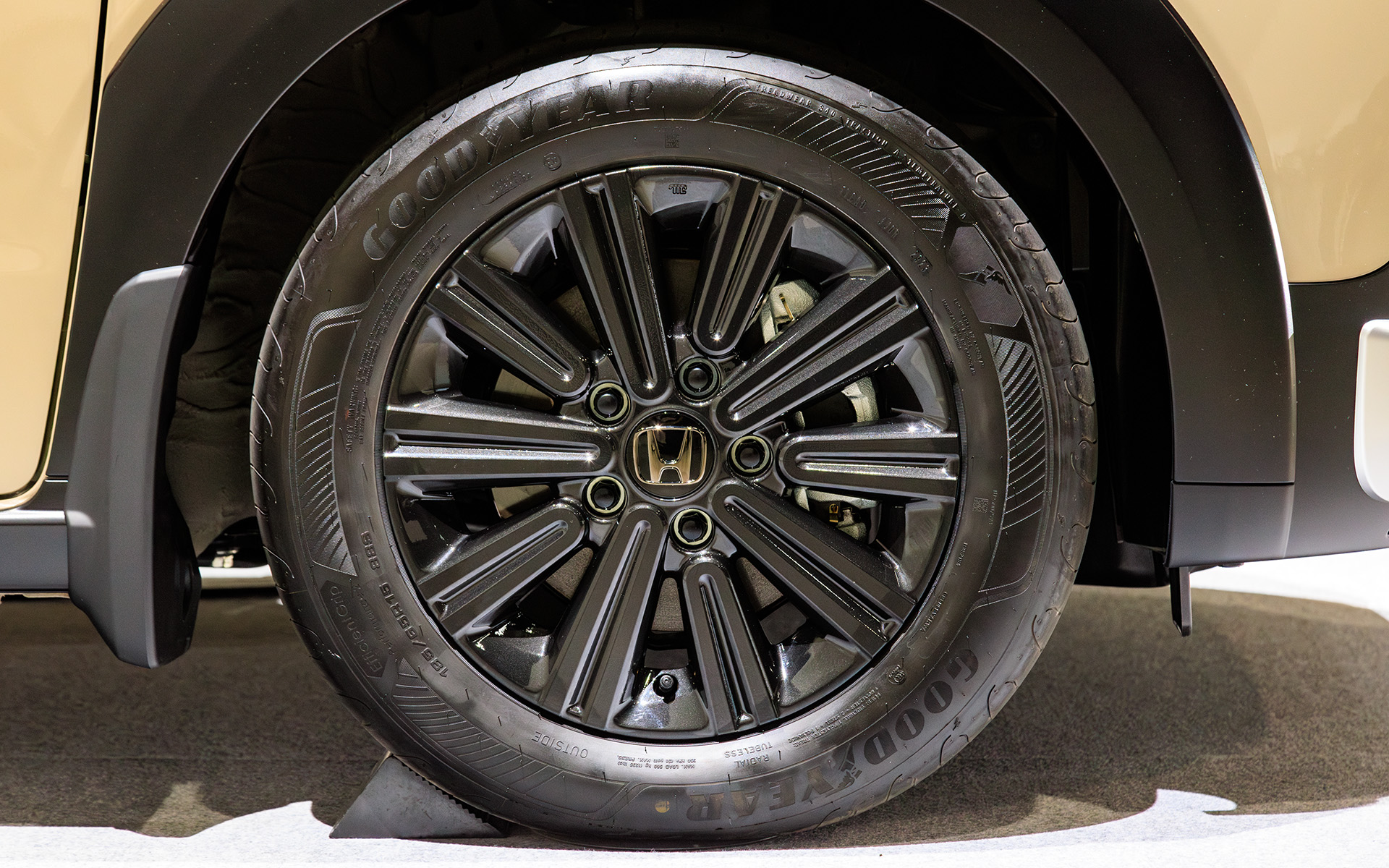 グリントブラック塗装のアルミホイール