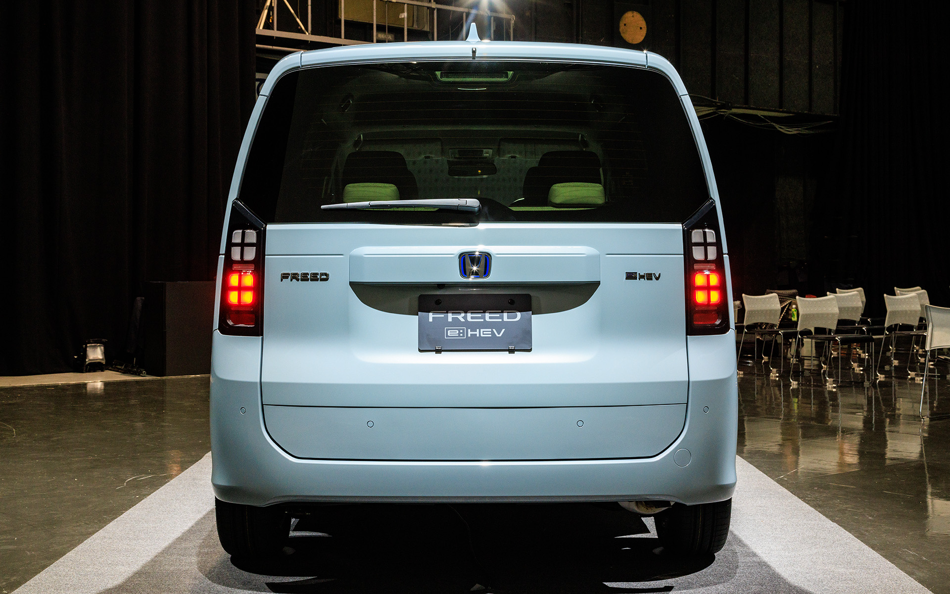 台形フォルムで安定感のあるスタイリング