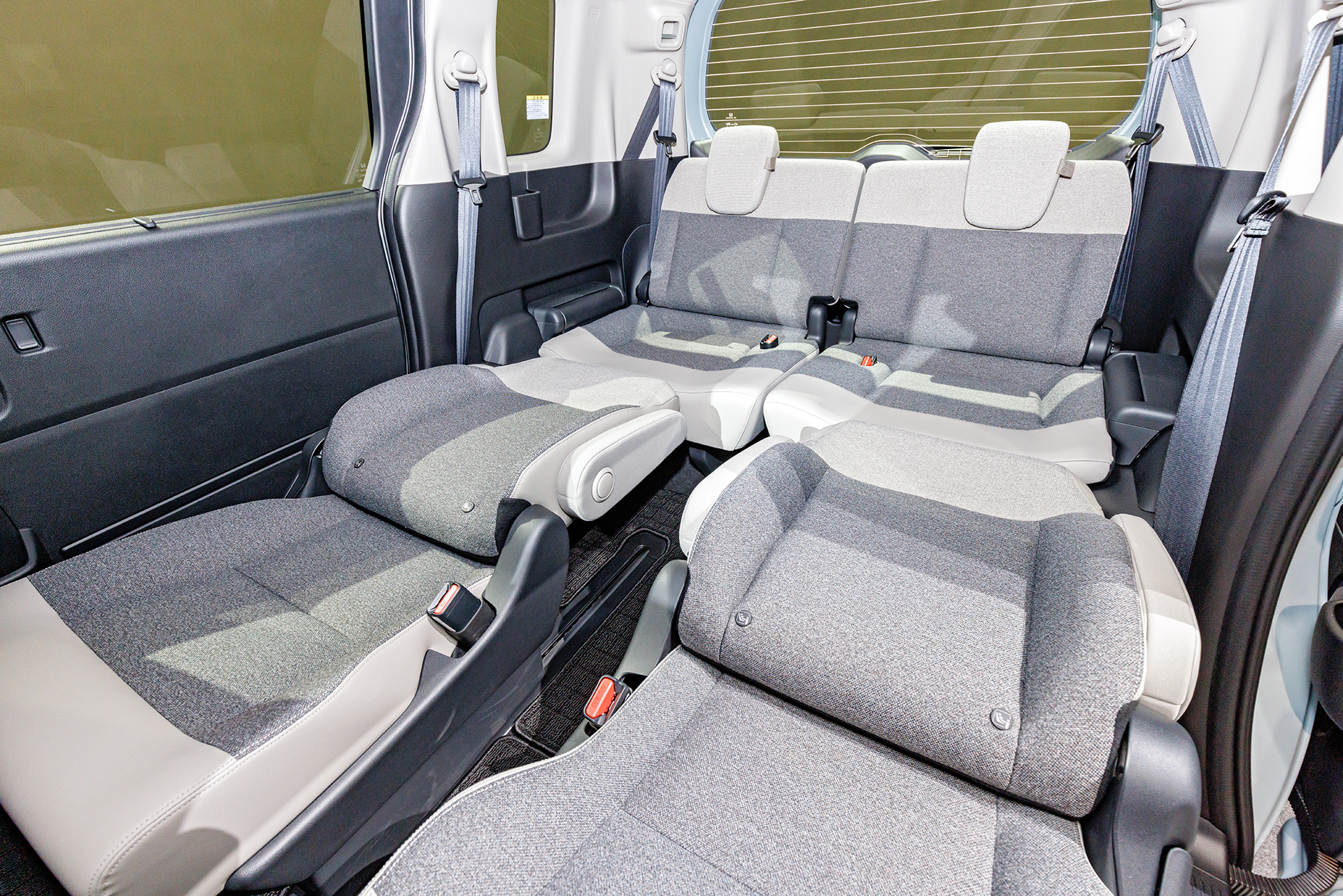 1列目と2列目、2列目と3列目でセミフラットも可能