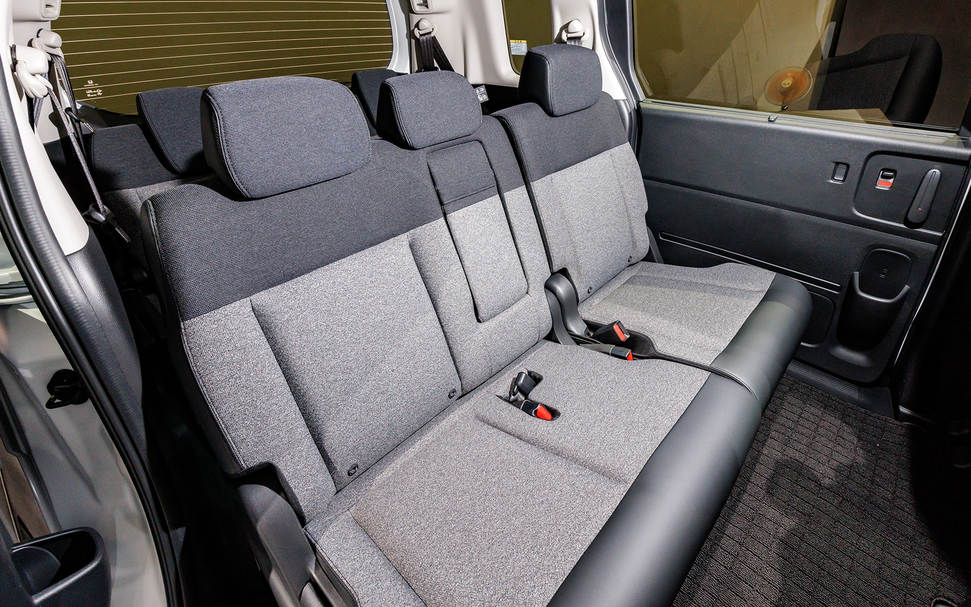 7人乗りの2列目はベンチシート仕様