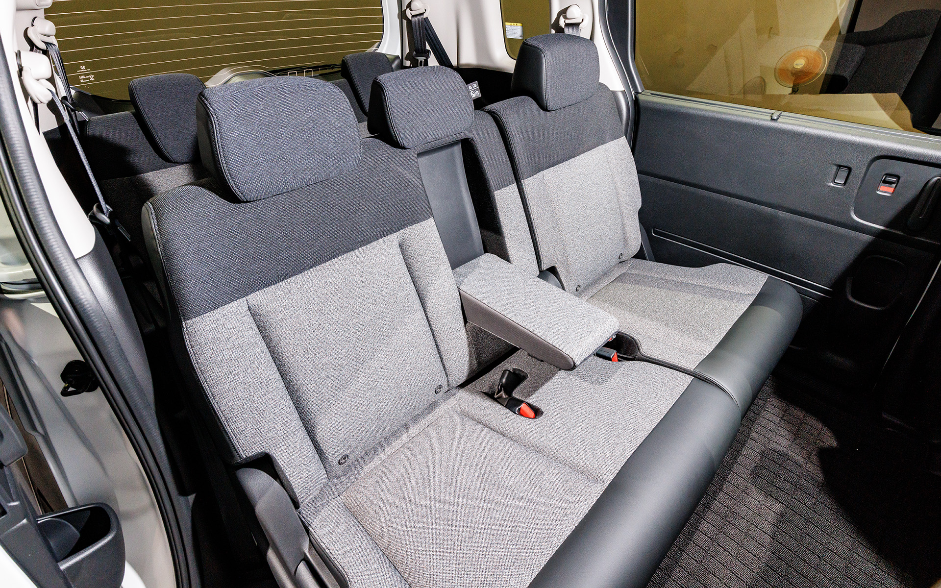 7人乗りの2列目はベンチシート仕様