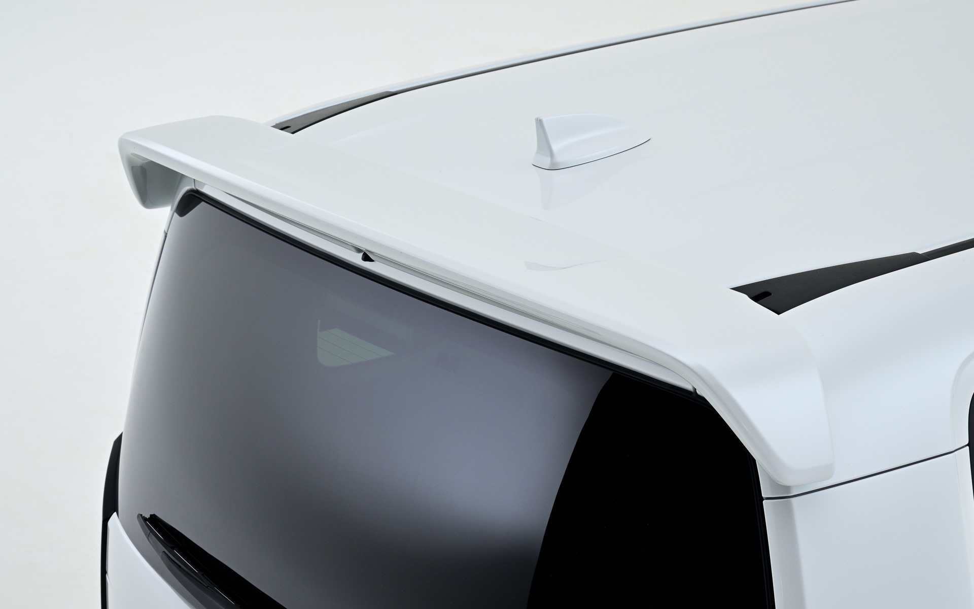 テールゲートスポイラー