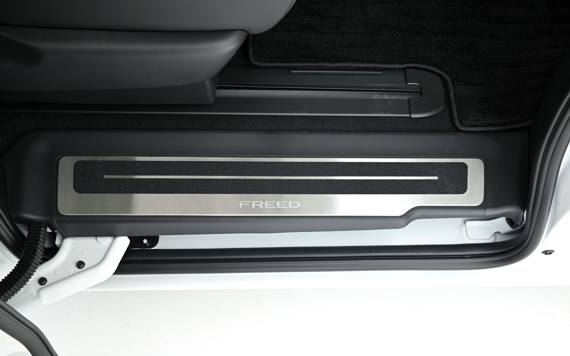 サイドステップガーニッシュカバー（スライドドア用）