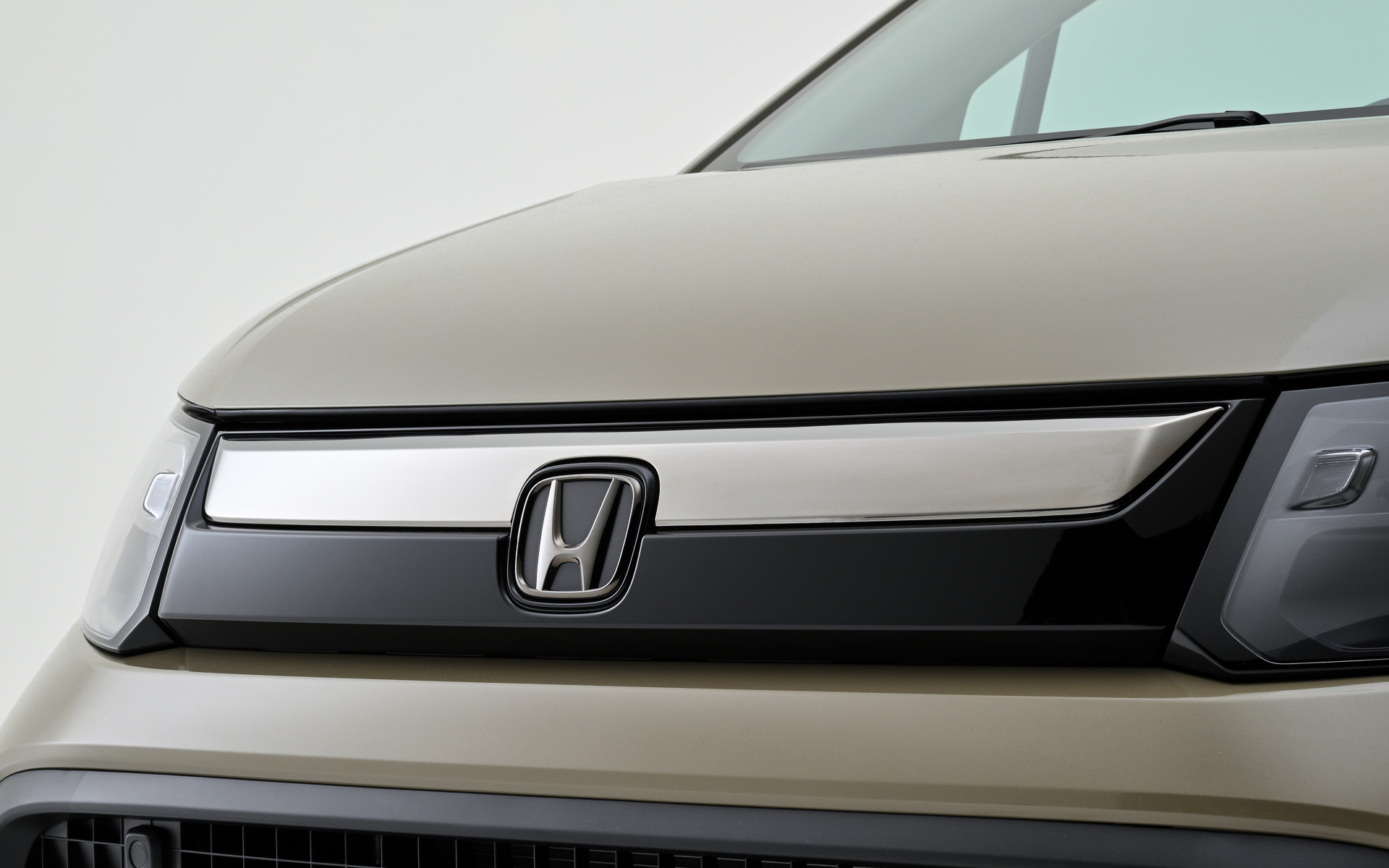 フロントグリル（ベルリナブラック/ブラッククロームメッキ）