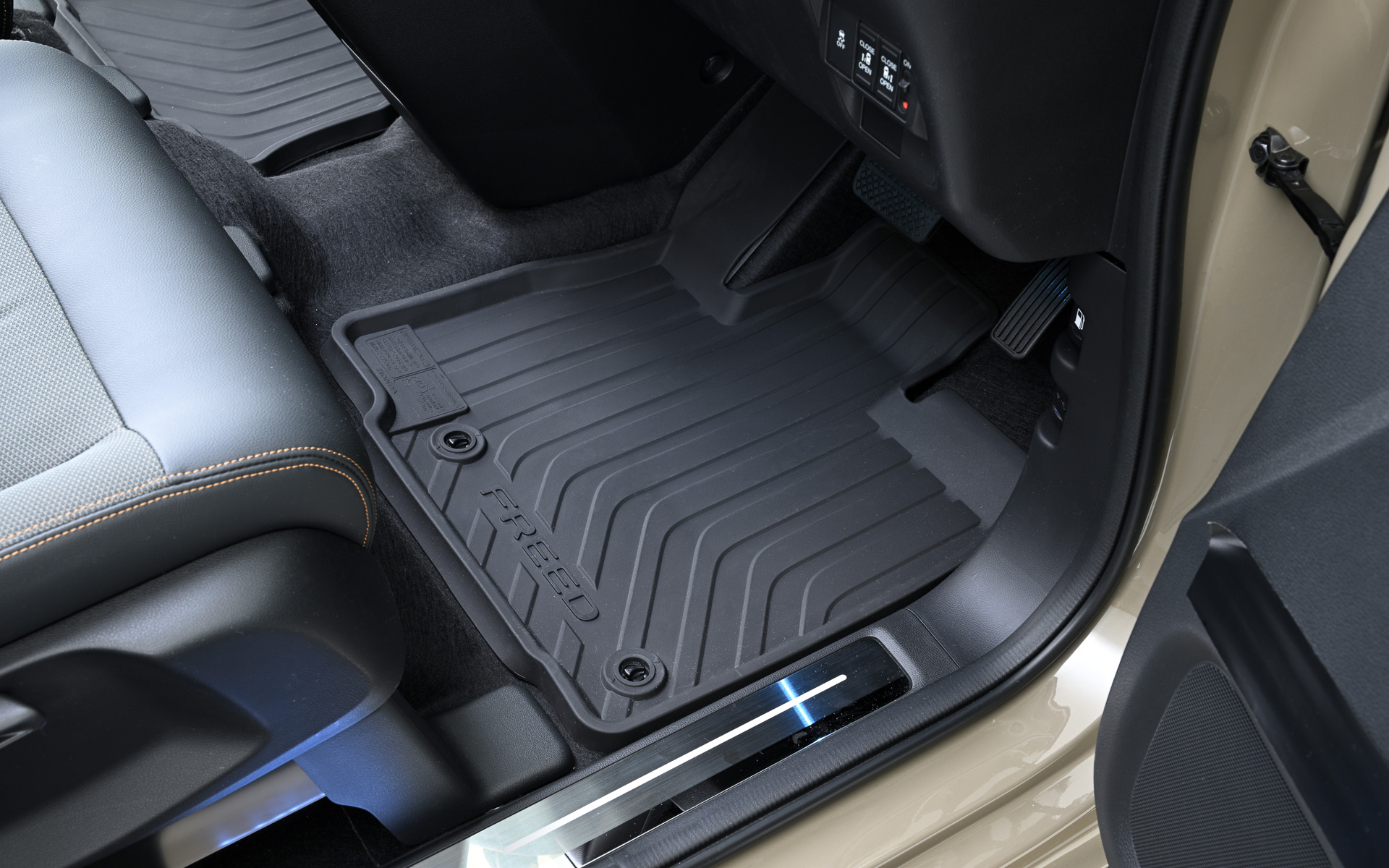 オールシーズンマット（前席）