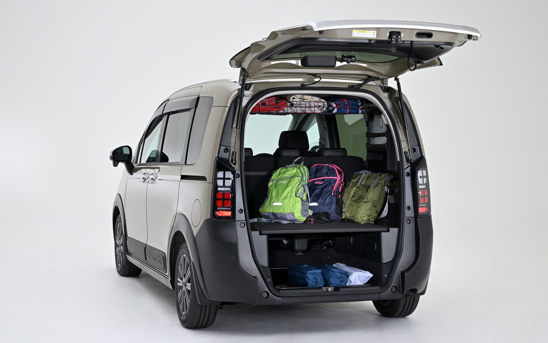 クロスターの5人乗り仕様（2列シート仕様）のラゲッジスペース活用イメージ