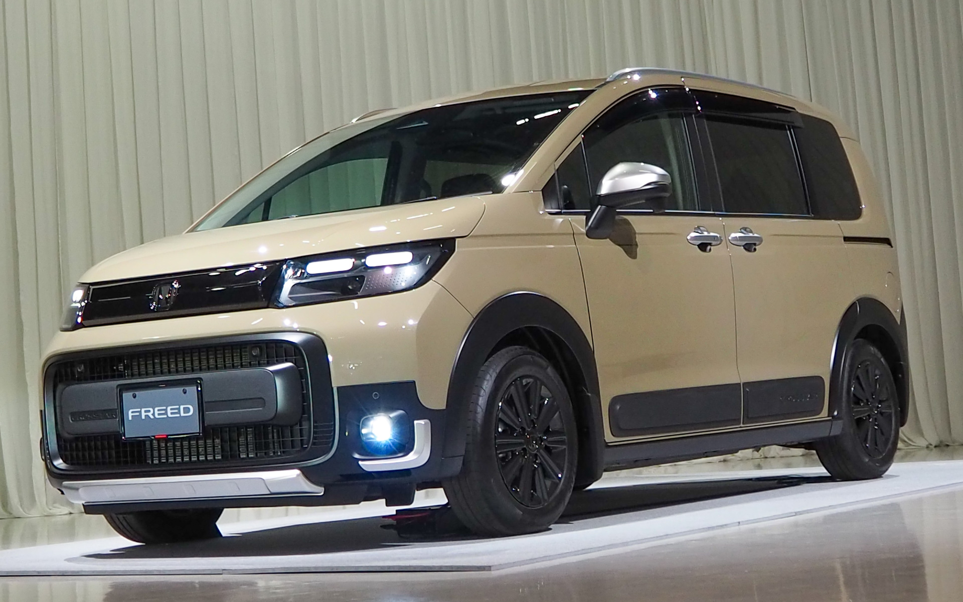 新型フリード クロスター向け「Active-Tough Style（アクティブタフスタイル）」