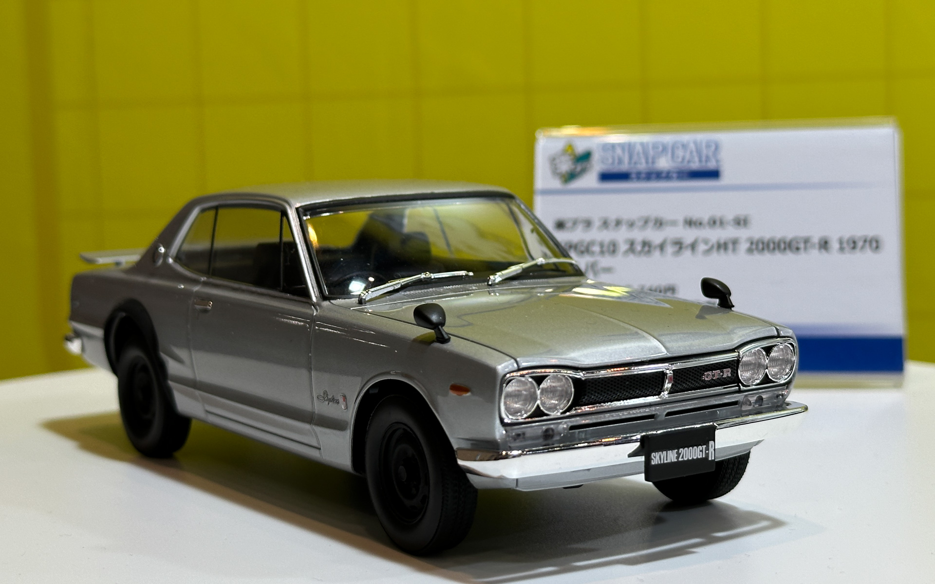 1/32スケールの「ザ・スナップキット」に続いて、新たに1/24スケール「楽プラ スナップカー」が登場、実車と並べてその仕上がりのよさを確認することができる