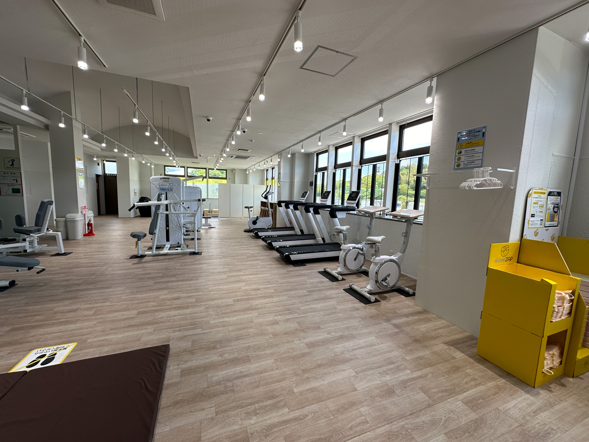 「chocoZAP日本平PA（上り）店」の店舗内部