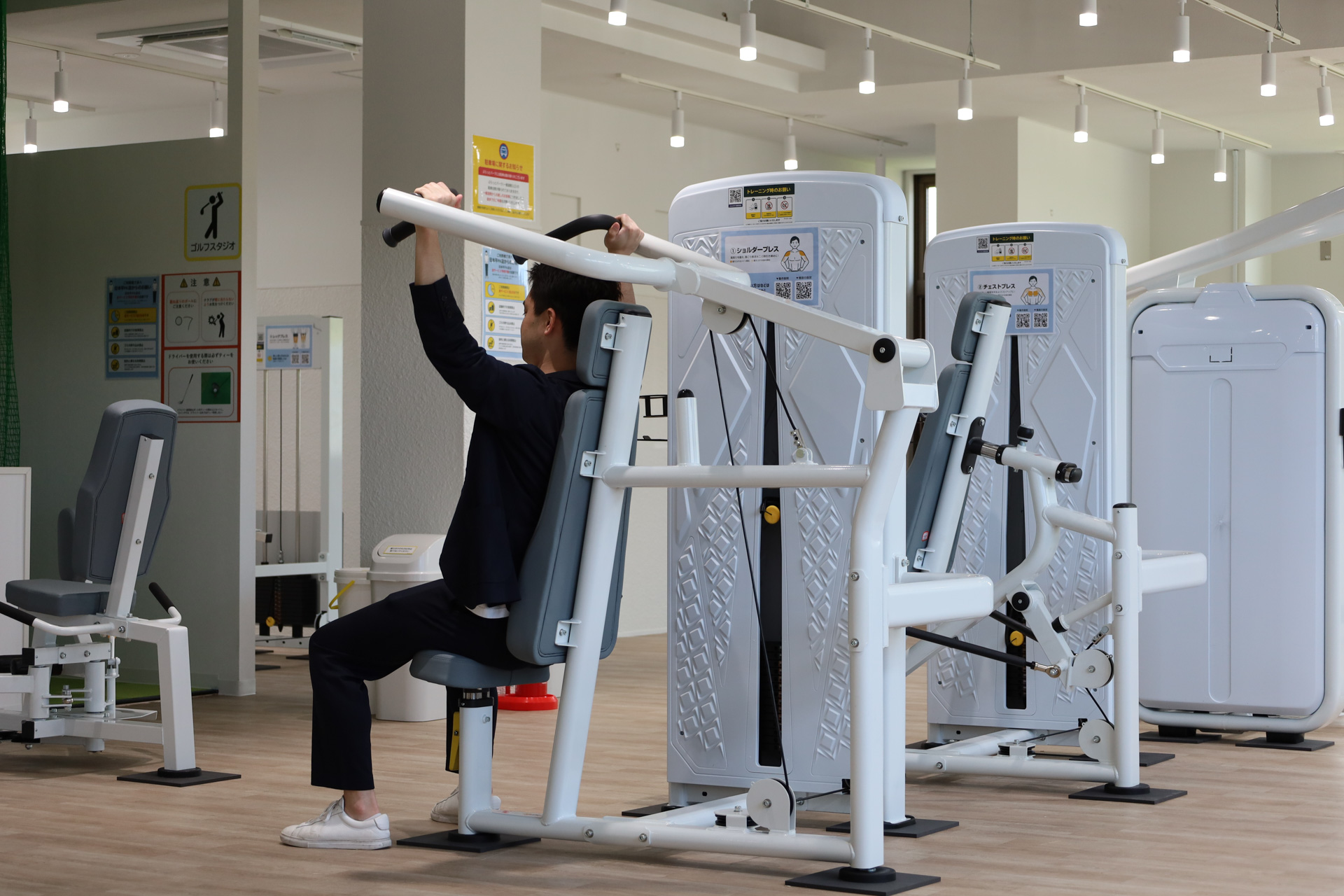 「chocoZAP日本平PA（上り）店」の店舗内部