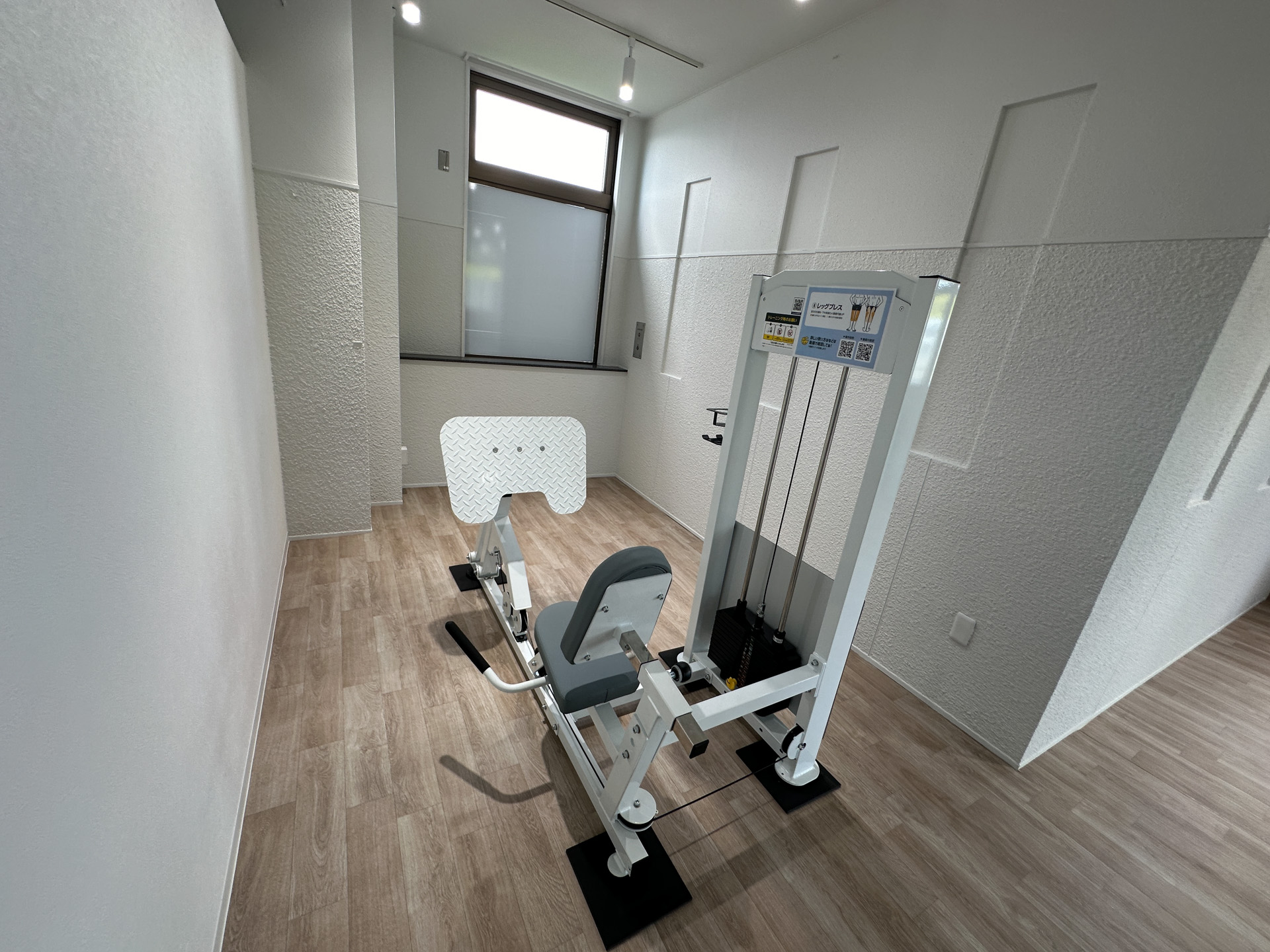 「chocoZAP日本平PA（上り）店」の店舗内部