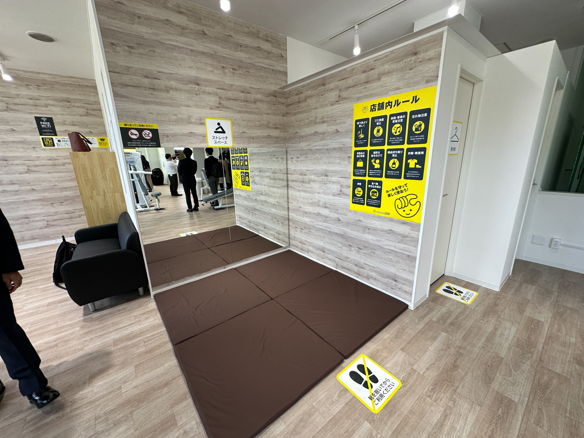 「chocoZAP日本平PA（上り）店」の店舗内部