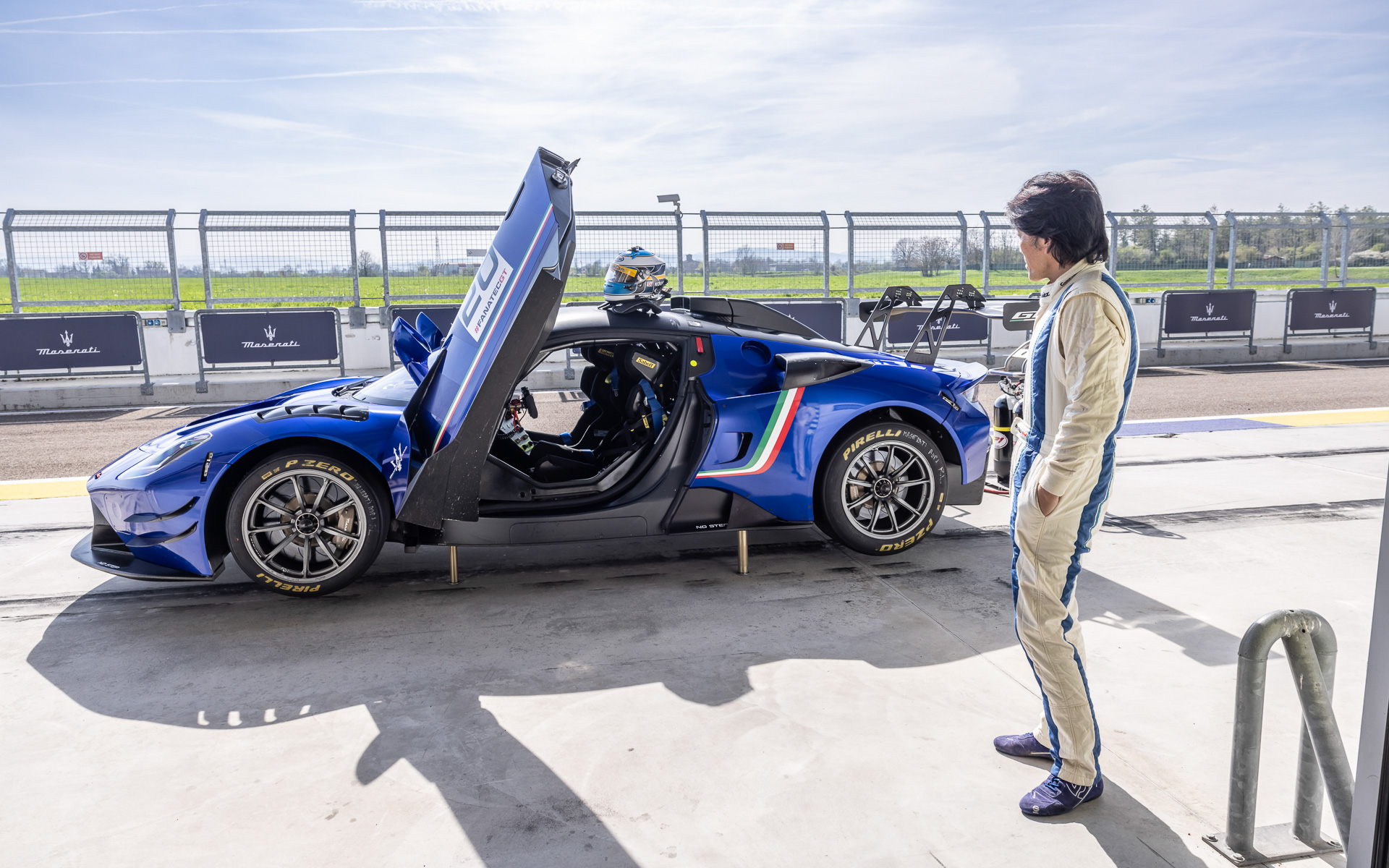 試乗車はなんと今季のファナテックGT2 ヨーロピアン・シリーズに参戦するマシンそのもの。マジか……