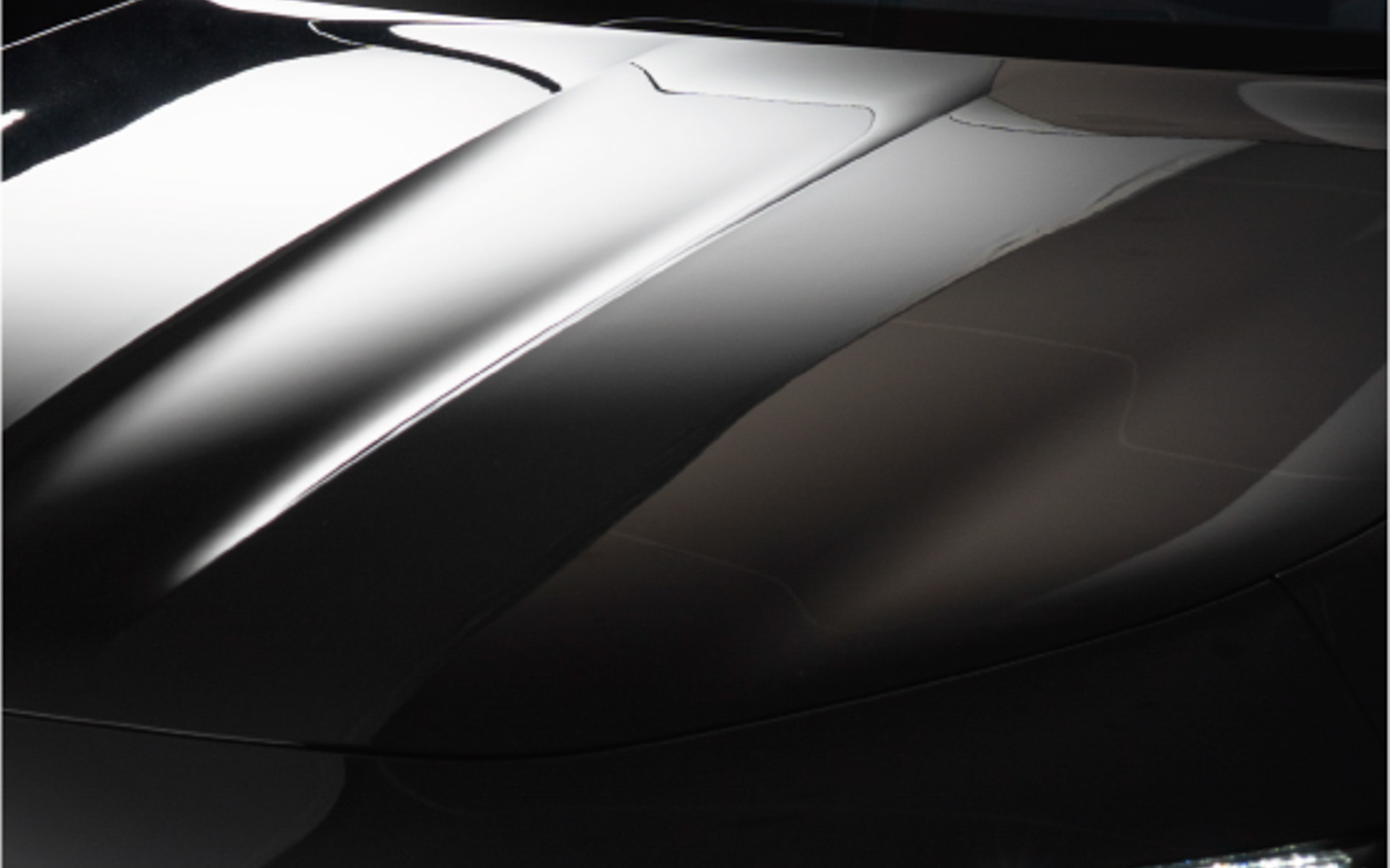 高い耐スクラッチ性能を発揮してキズつきを強力に防止してくれる