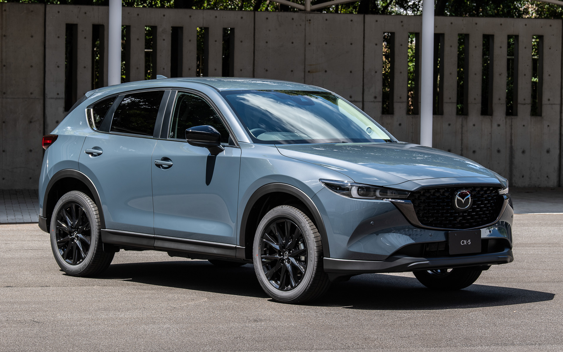 写真は現行モデルのCX-5
