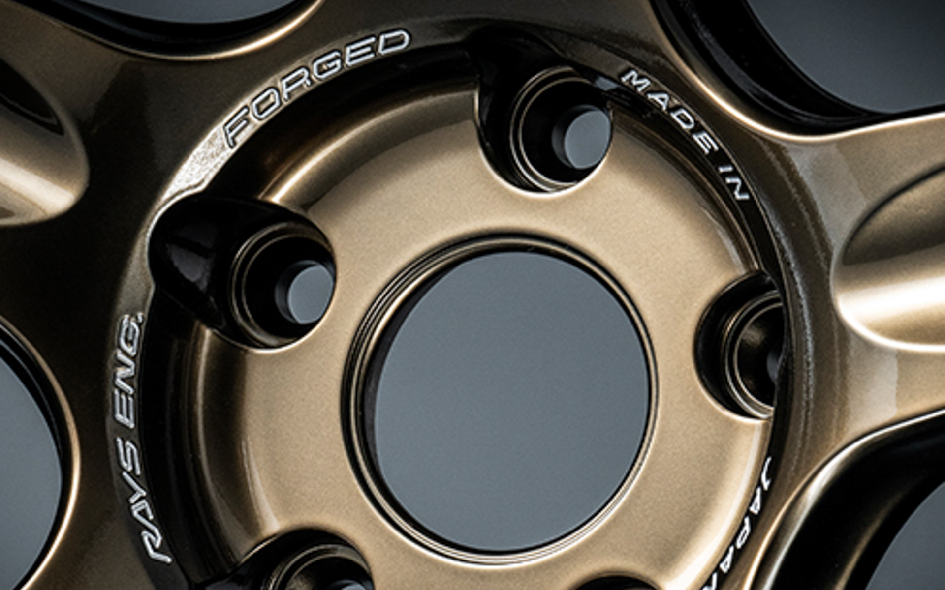 ブラックの上に超光輝調ブロンズカラーを重ねたシャイニングブロンズカラー