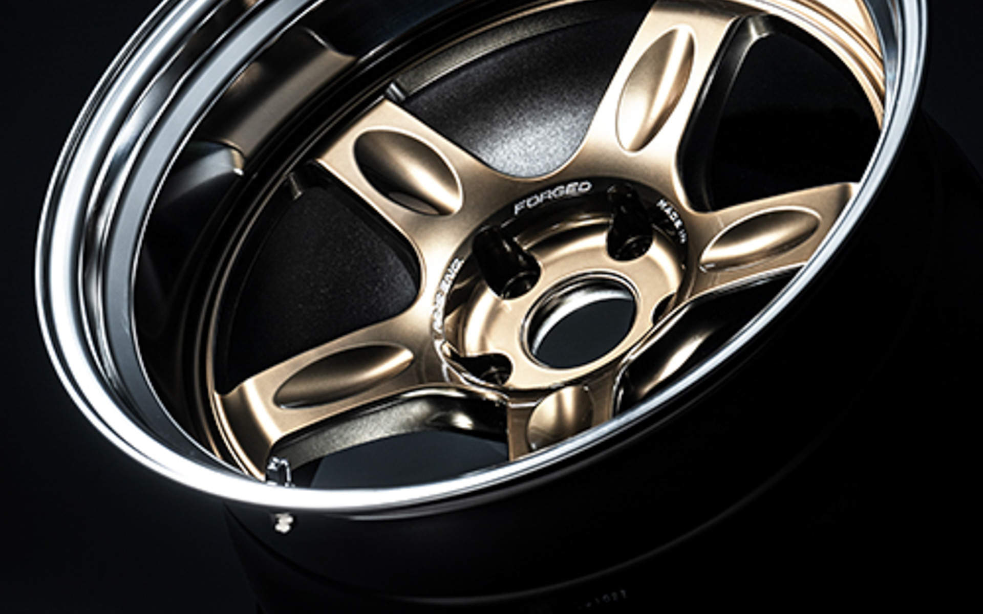 リムはFDMC（フォージド・ダイアモンド・ミラー・カット）処理が施されている