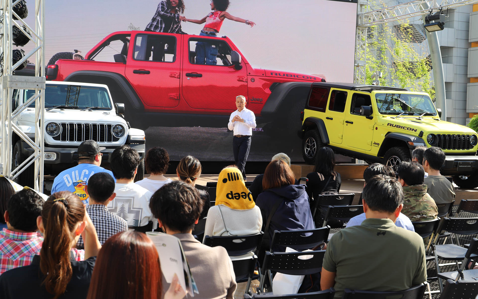 打越社長がプレゼンテーションを実施