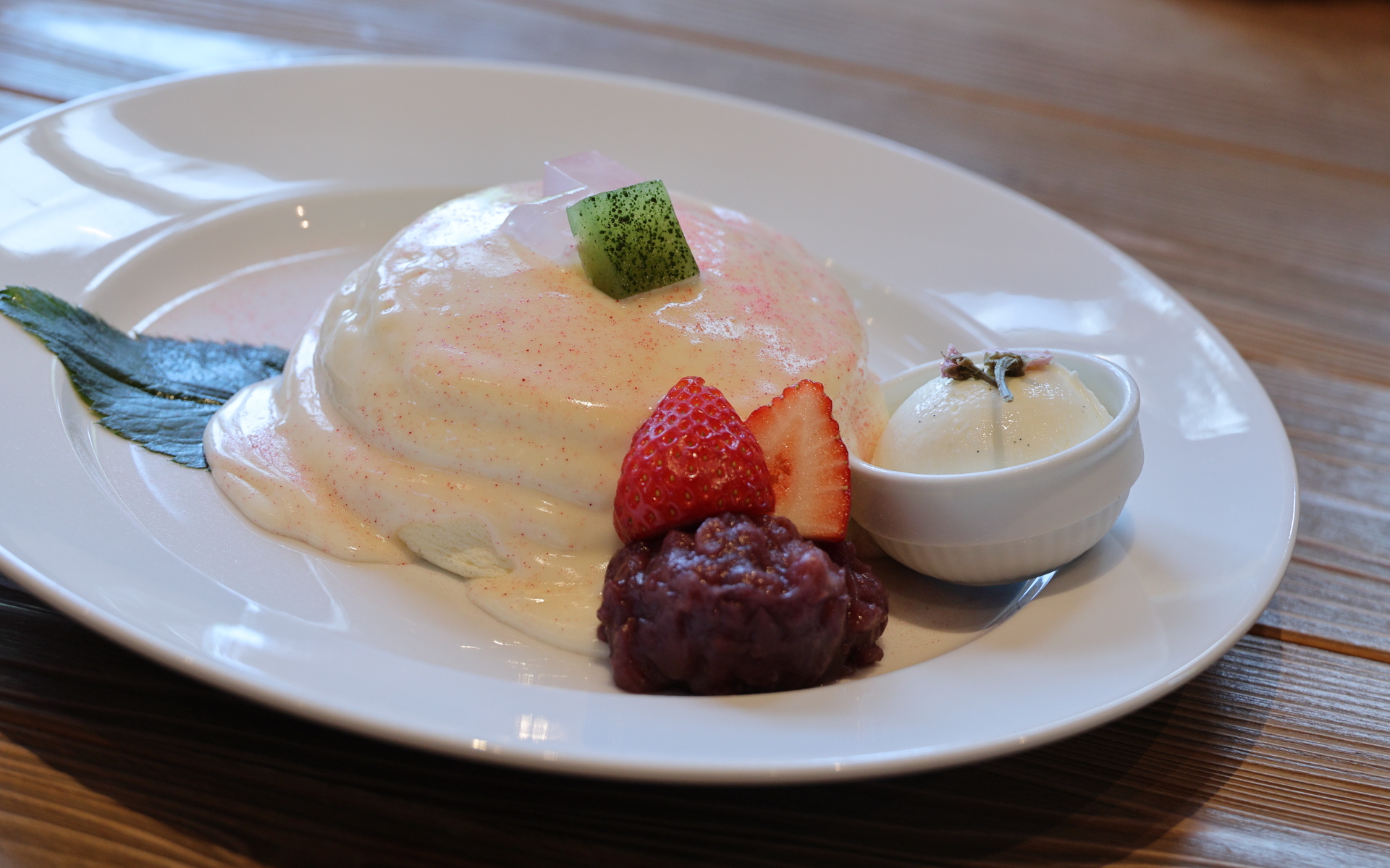 人気メニューは石窯ピザやふわっふわのパンケーキ