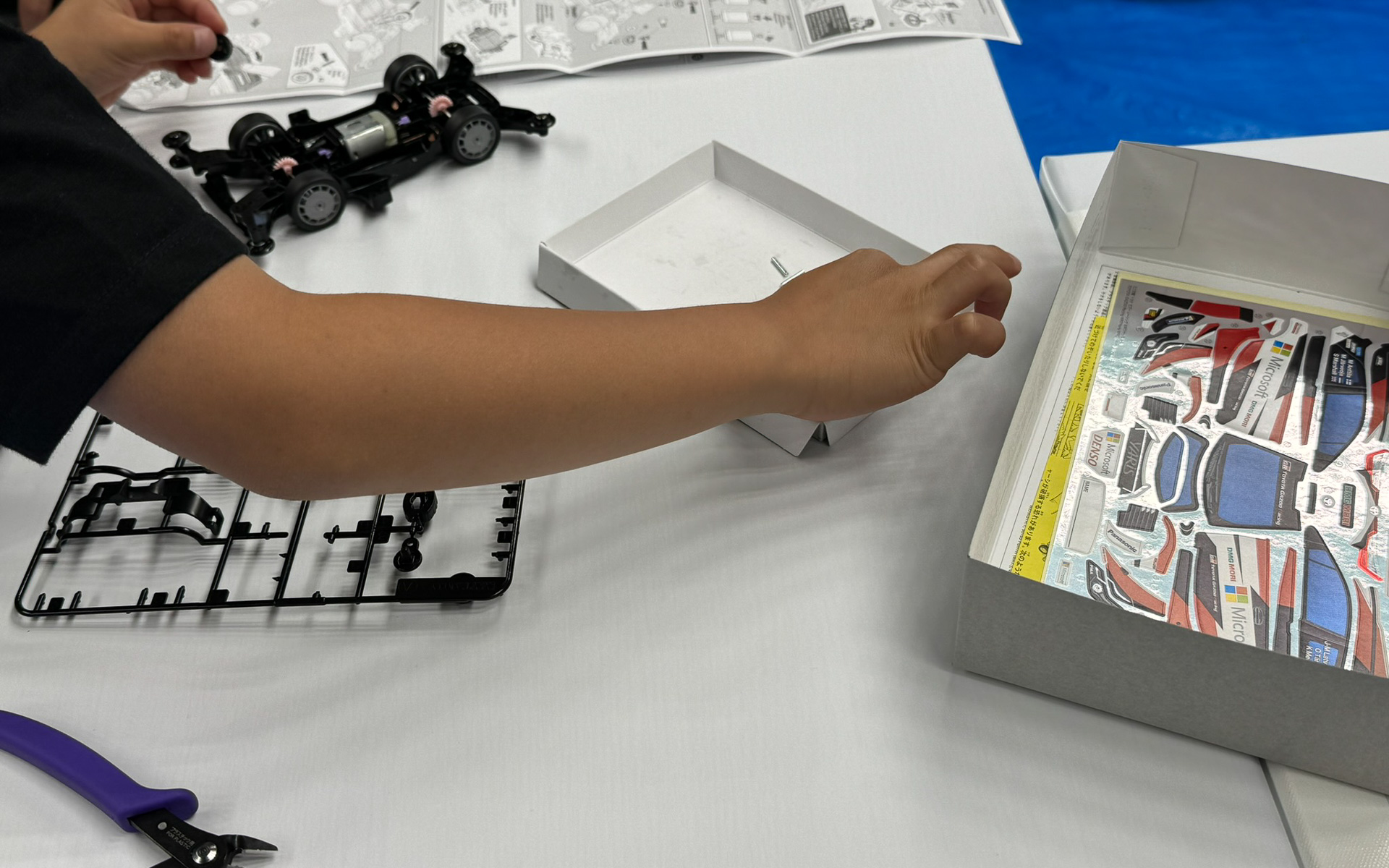 ミニ四駆の組み立て体験が行なえる
