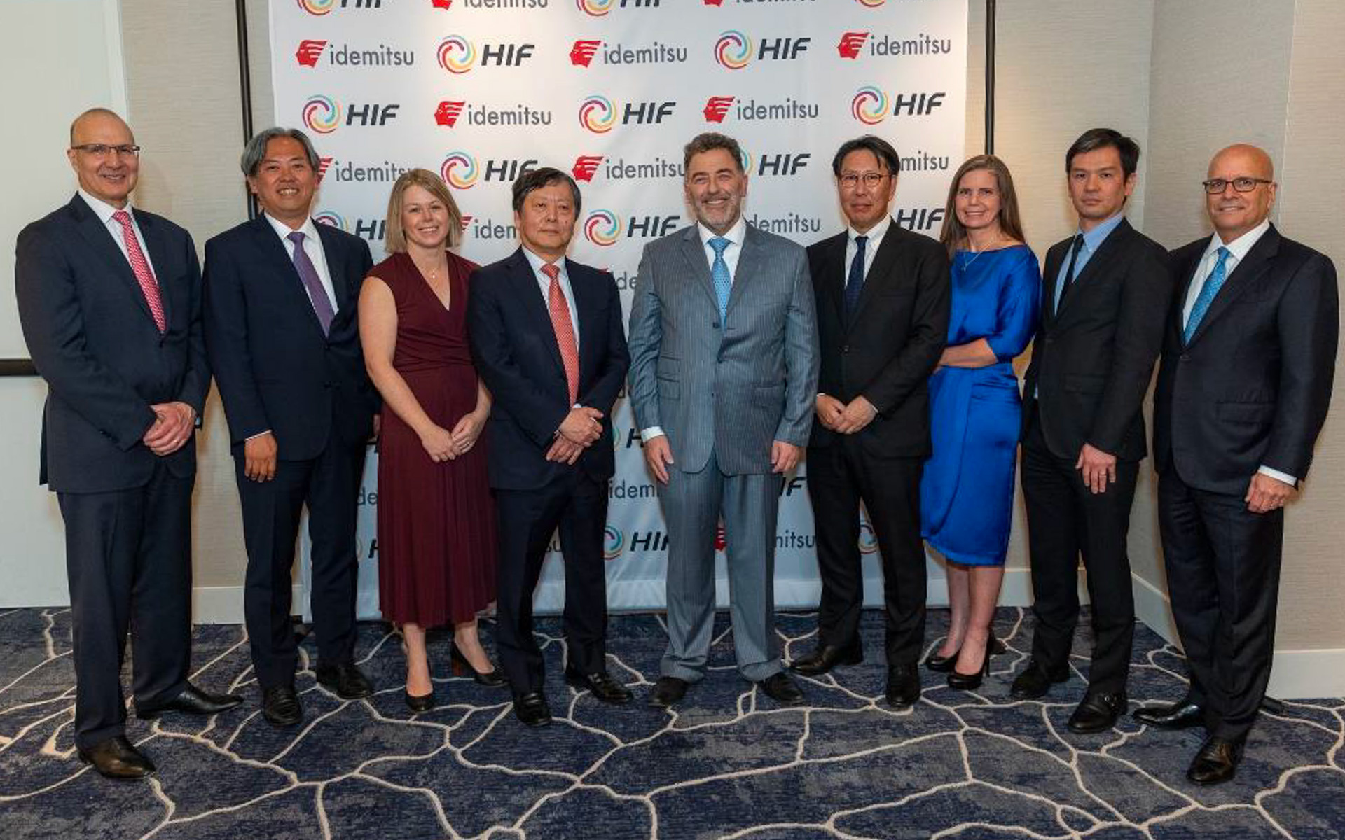 HIFとの出資セレモニー