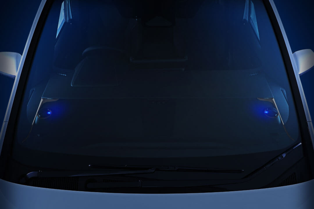 ブルーLEDが室内に高級感と浮遊感を与えてくれる