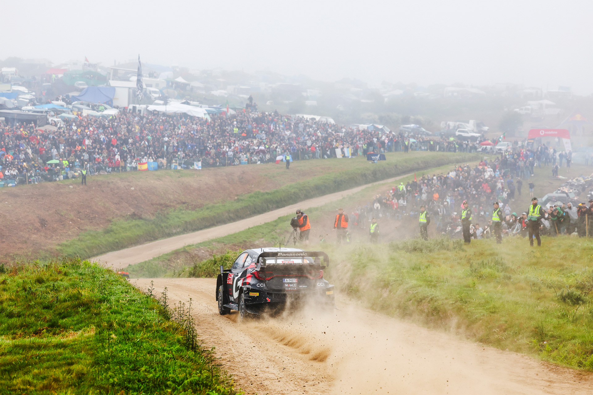 69号車（カッレ・ロバンペラ、ヨンネ・ハルットゥネン組）