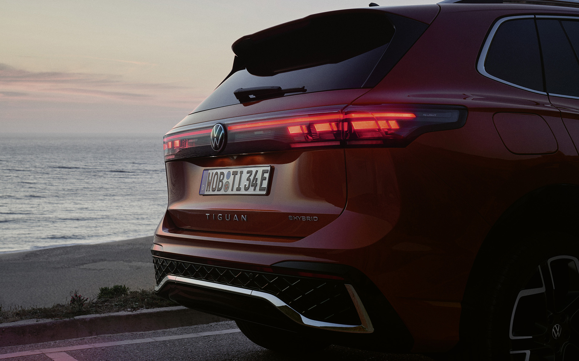 新型ティグアンのハイライトの1つとして、より高く、よりパワフルに見えるフロントエンドが挙げられ、グリルにはガラスで覆われた水平バータイプのLEDストリップ（オプション）が組み込まれた。空力性能も向上し、Cd値はこれまでの0.33から0.28に向上