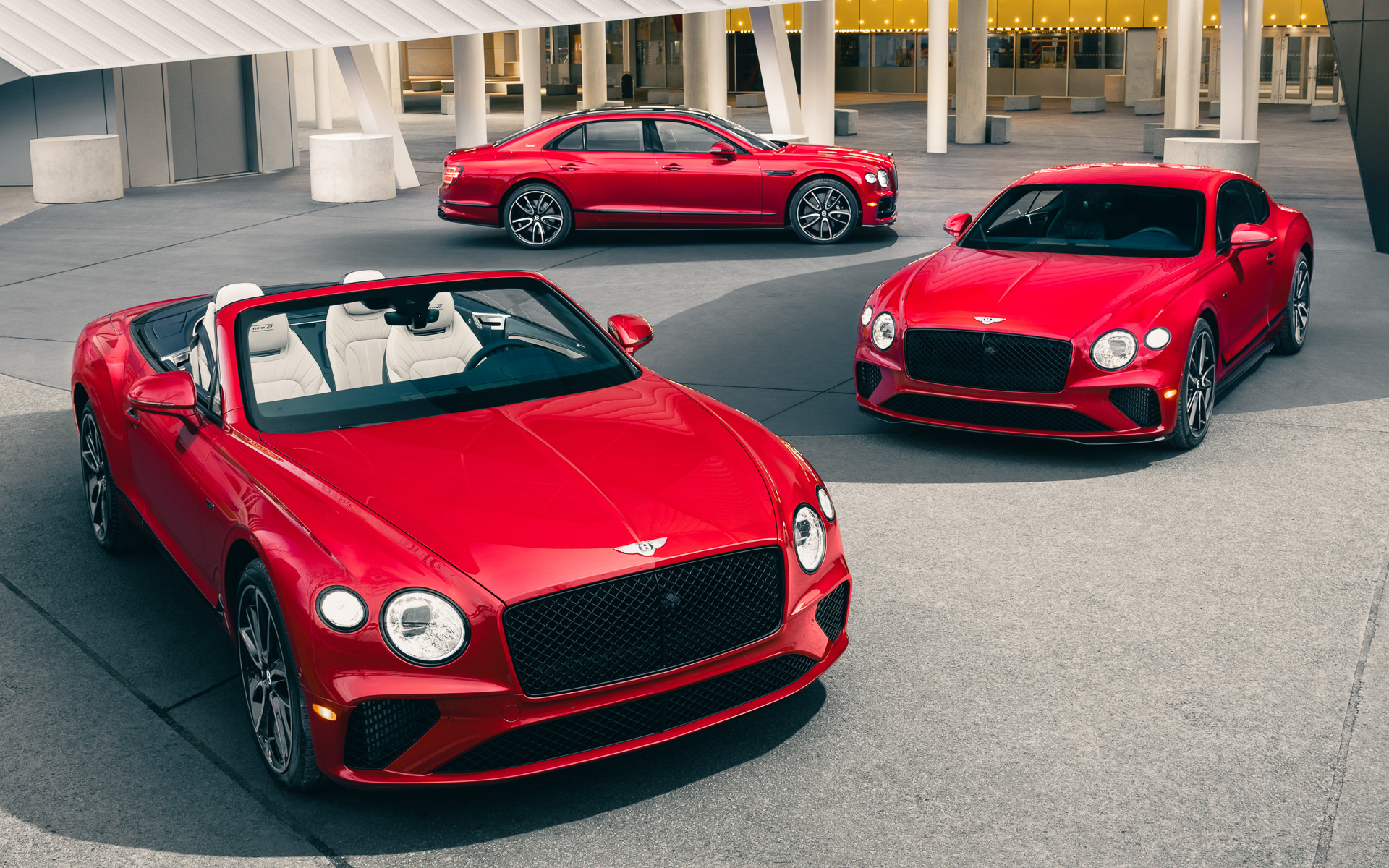 ベントレーの北米専用車「エディション8」。手前からコンチネンタルGTC、コンチネンタルGT、フライングスパー