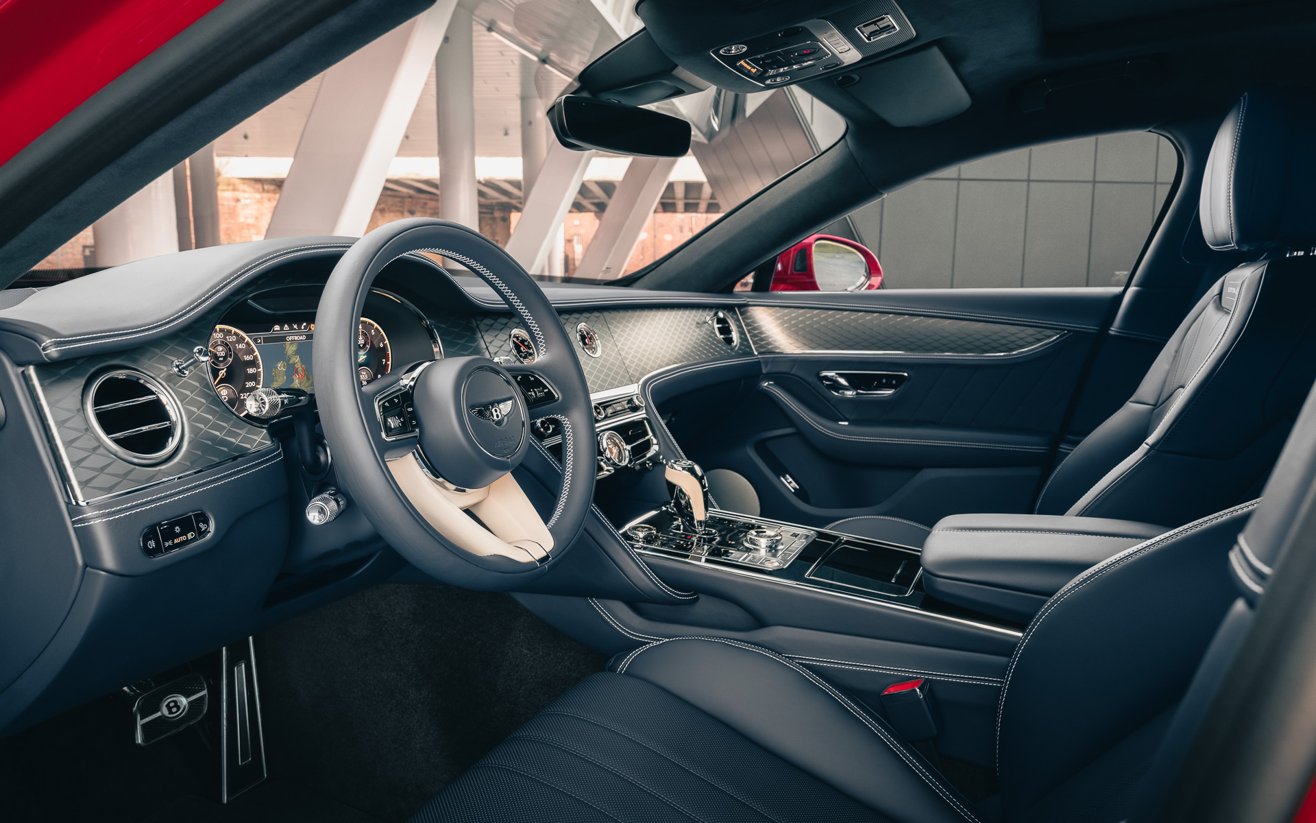 シートには「エディション8」のロゴがあしらわれる