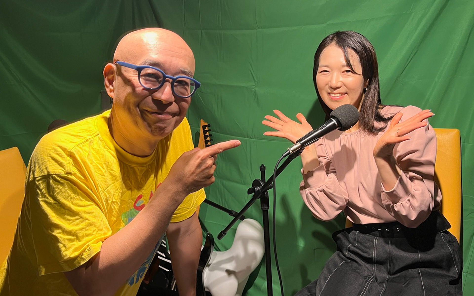 都内某所にあるピストン西沢さんの秘密基地に潜入してきました！　ドアを開けて貴重な名車を眺めつつズンズンと奥へ進むと、YouTube配信ではお約束のグリーンの壁で、エアコン完備のブースが隠されていたのです。J-WAVE（FM81.3）にて5月19日（日）19:00～19:54「BRIDGESTONE DRIVE TO THE FUTURE」をぜひ聞いてください〜！