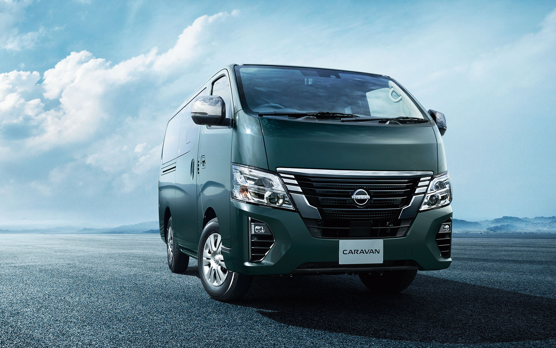 一部仕様向上では各種法規に適合させるとともに、ルームミラーへ投影されるバックビューモニターを一部グレードに設定