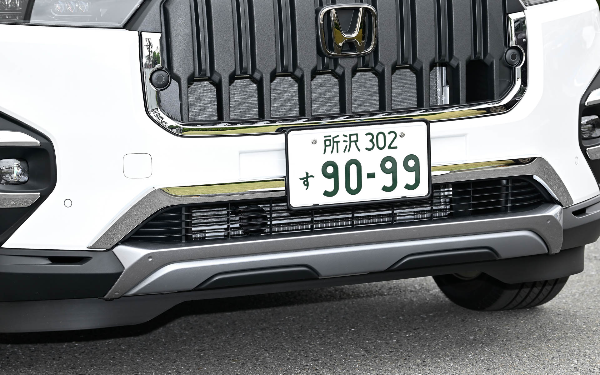 フロントロアーガーニッシュ