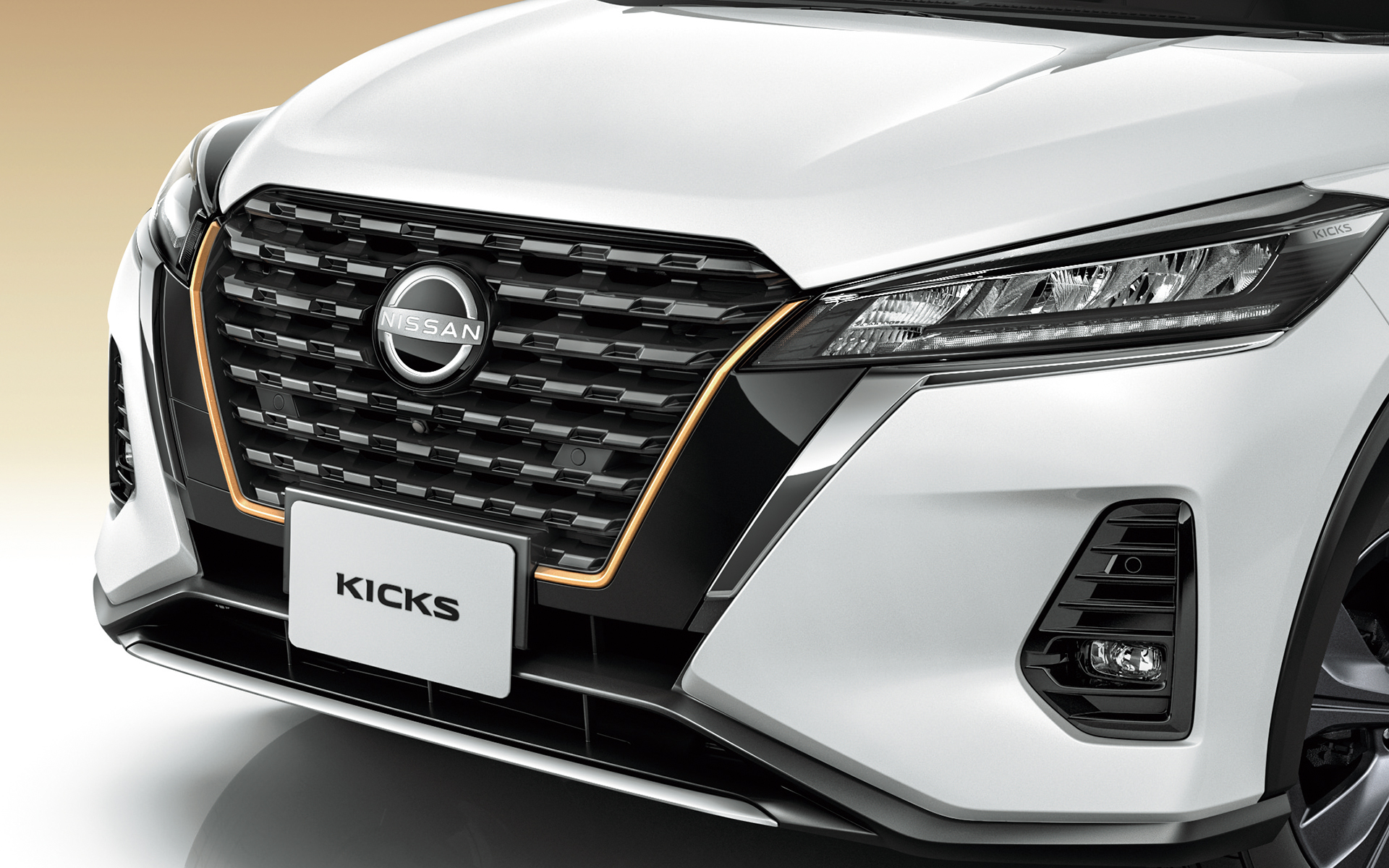 電動車を象徴するカッパー色をアクセントカラーとしてエクステリア各所に配した90周年記念車