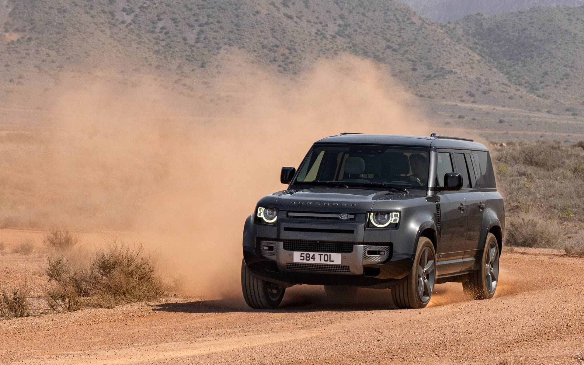 ディフェンダー 130 V8