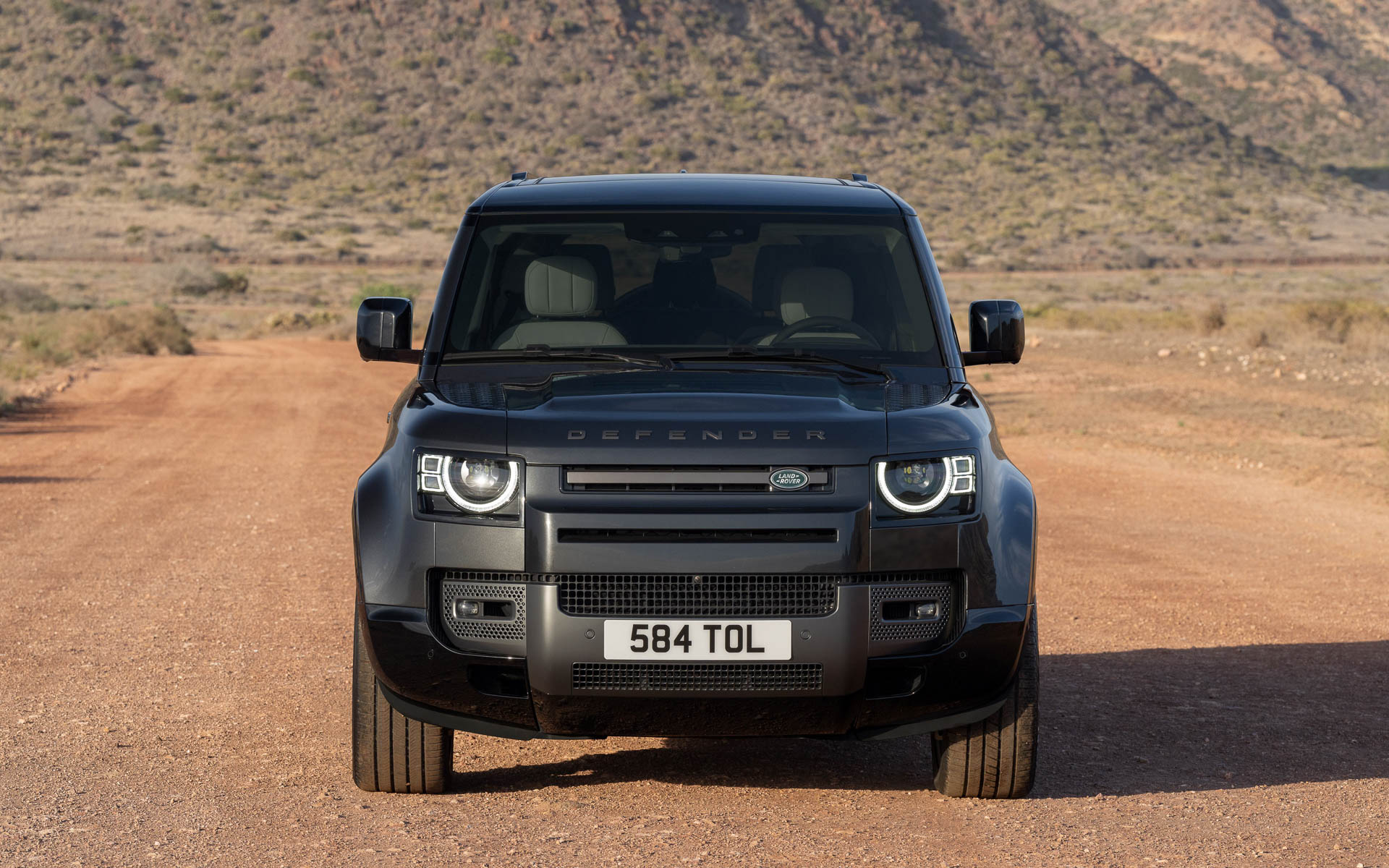 ディフェンダー 130 V8