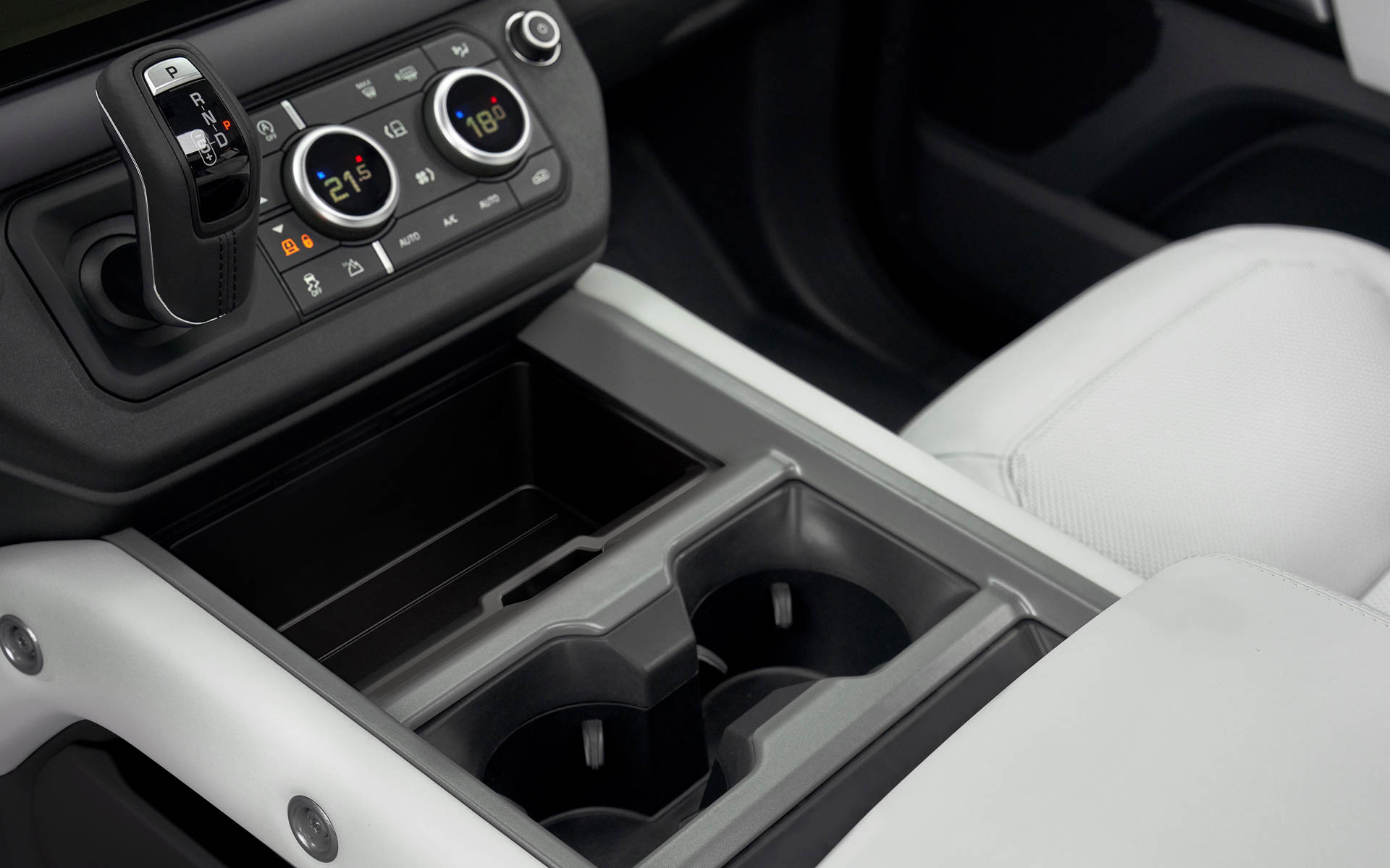 ディフェンダー 130 V8