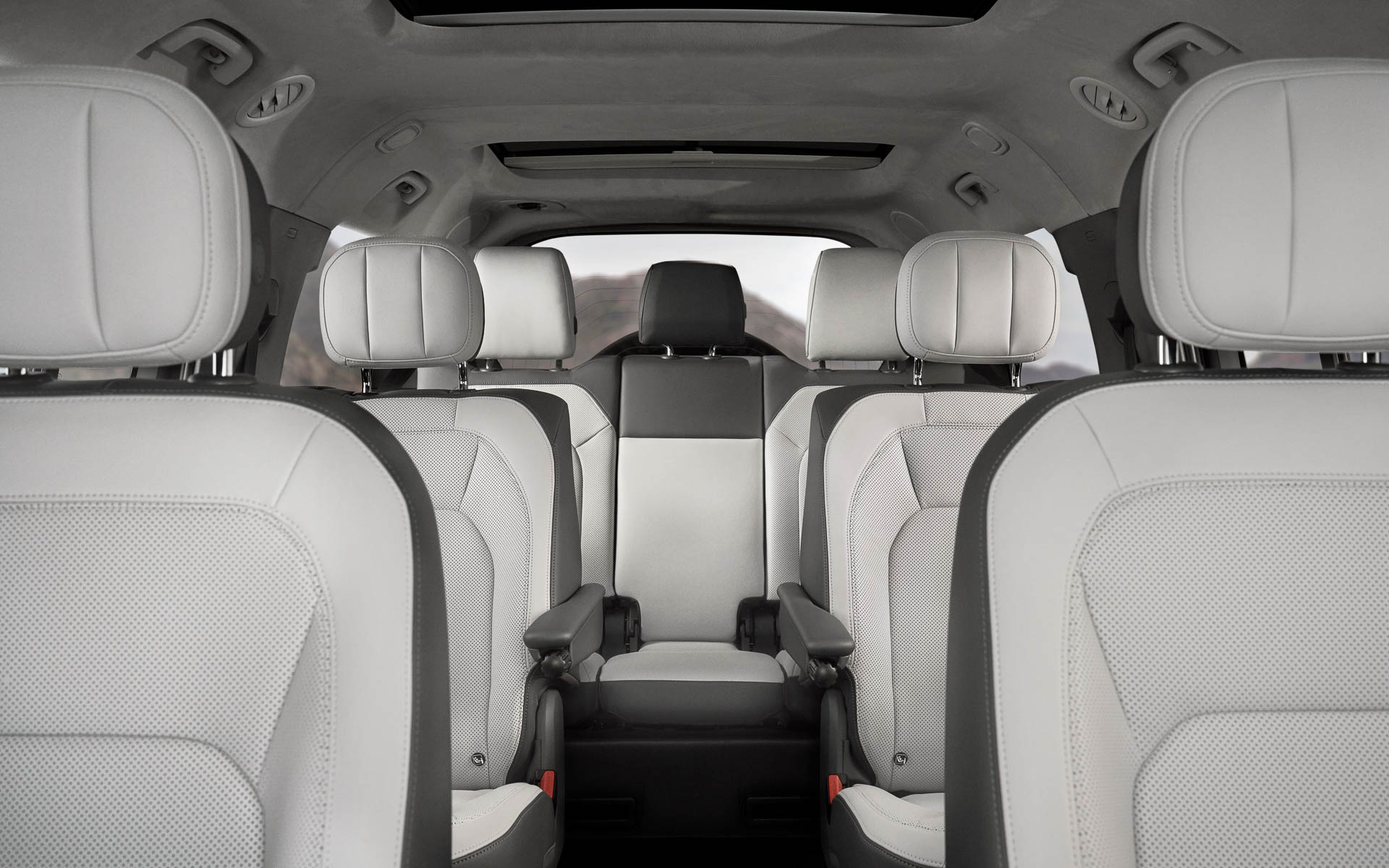 ディフェンダー 130 V8