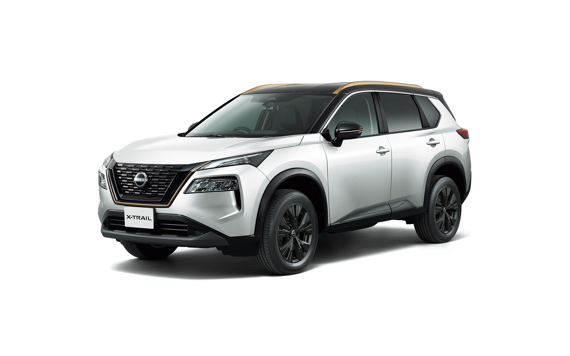 90周年記念車ではルーフレールとフロントのVモーションをカッパー色化し、ブラックカラーにカッパーストライプがデザインされたドアミラー、ブラック化した18インチアルミホイールなどを標準装備