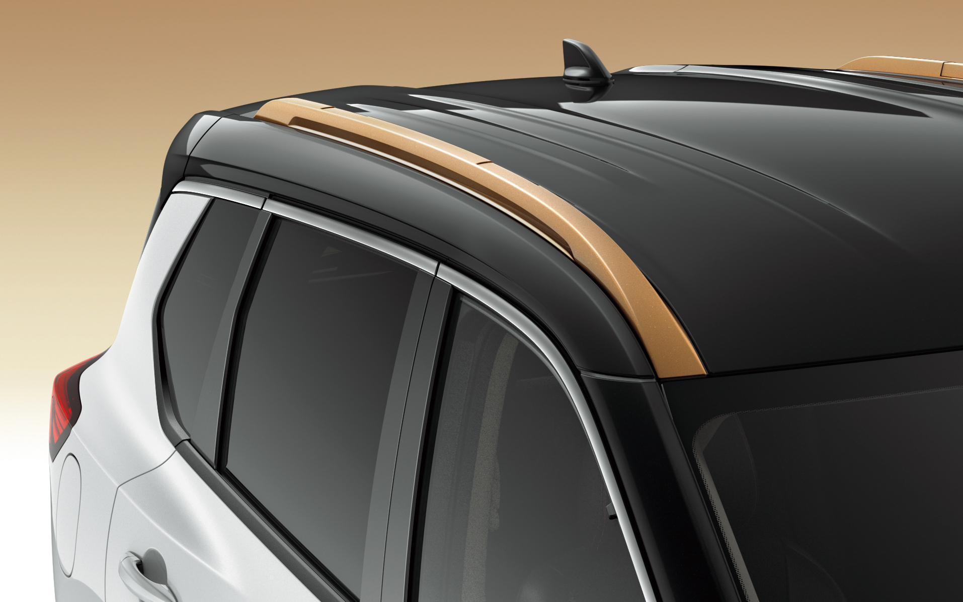 90周年記念車ではルーフレールとフロントのVモーションをカッパー色化し、ブラックカラーにカッパーストライプがデザインされたドアミラー、ブラック化した18インチアルミホイールなどを標準装備